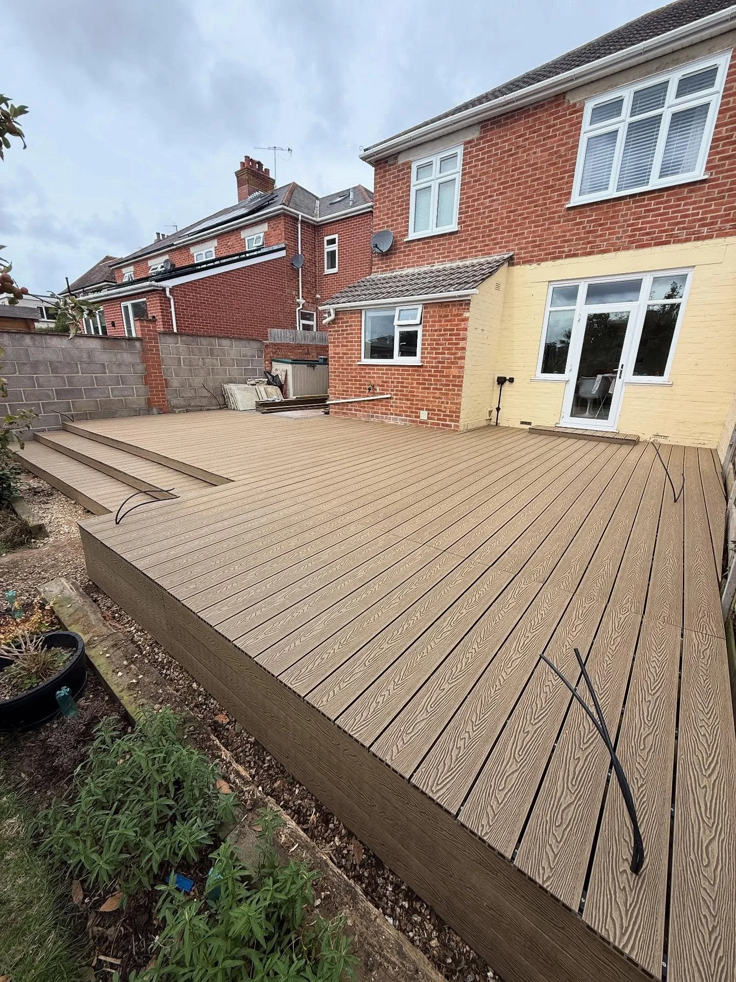 What a space created with over 120m2 of Composite decking laid! 🤩🪚
With a lot of time and detail spent within the structure build it was only right to add the finishing touches with electric boulders to go in next week and finish off this lovely