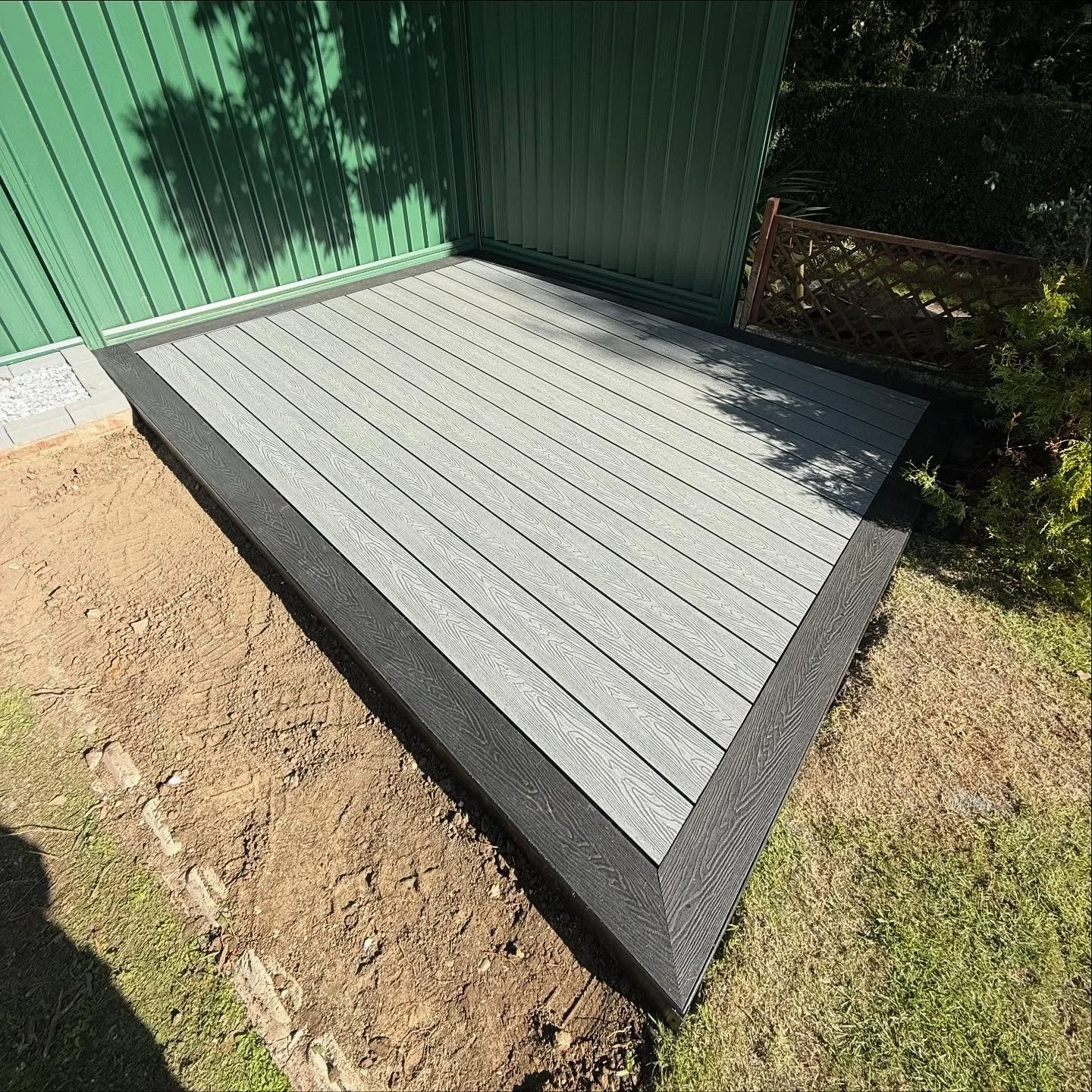 A big fan of this 2 colour way composite deck Build this week. 
Light grey surrounded with a charcoal edging 🔥

All enquires please get in touch for a Free quote //
📞 07526994459
📧 brownshomeandgarden@mail.com