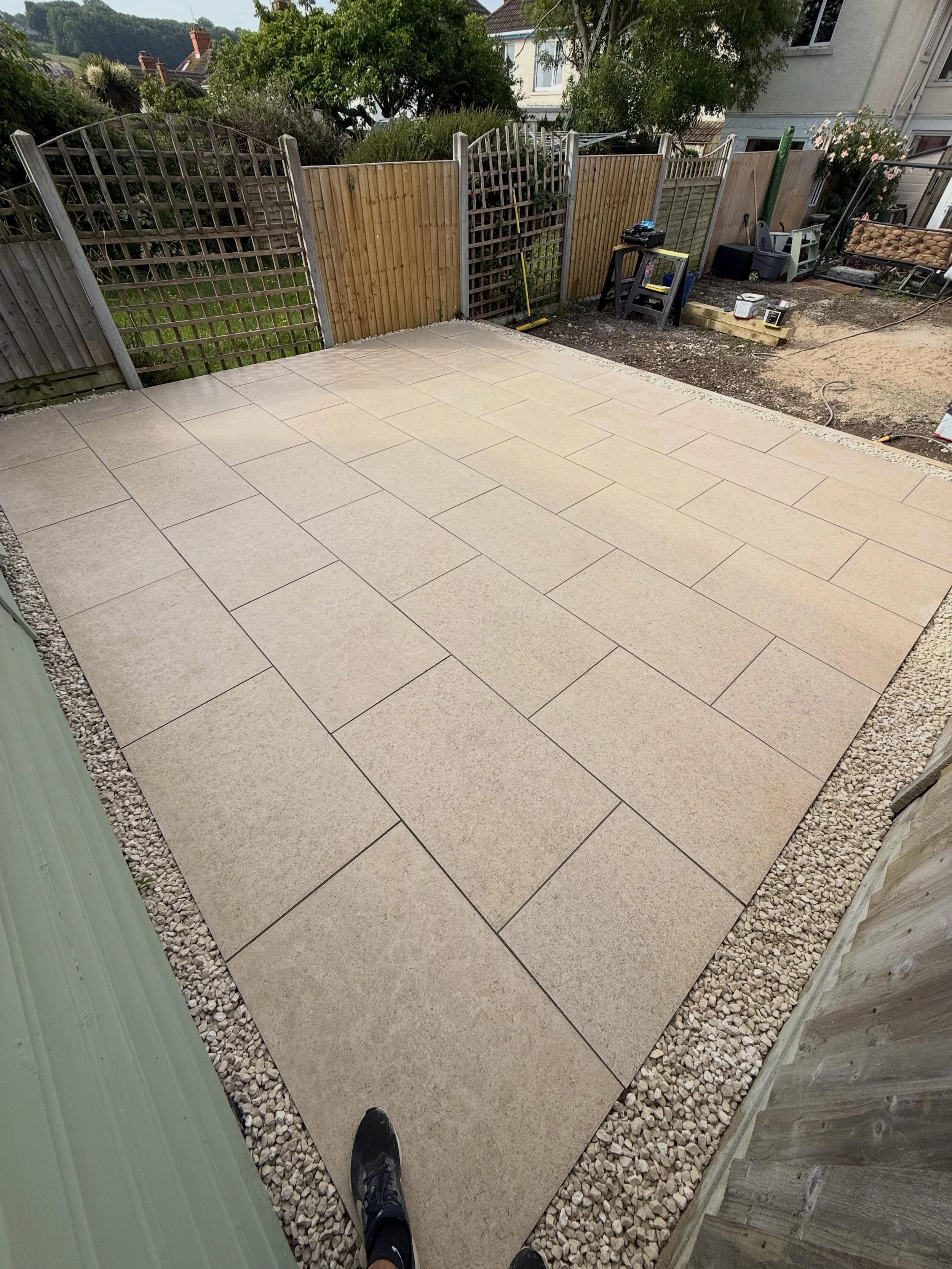 ☀️ Completion photos from another recent Porcelain Patio build.

Making the most out of your garden in those areas with the perfect sun spot. We design and Create.. You Enjoy.

📞 All enquires please contact on 07526994459 / brownshomeandgarden@mail.