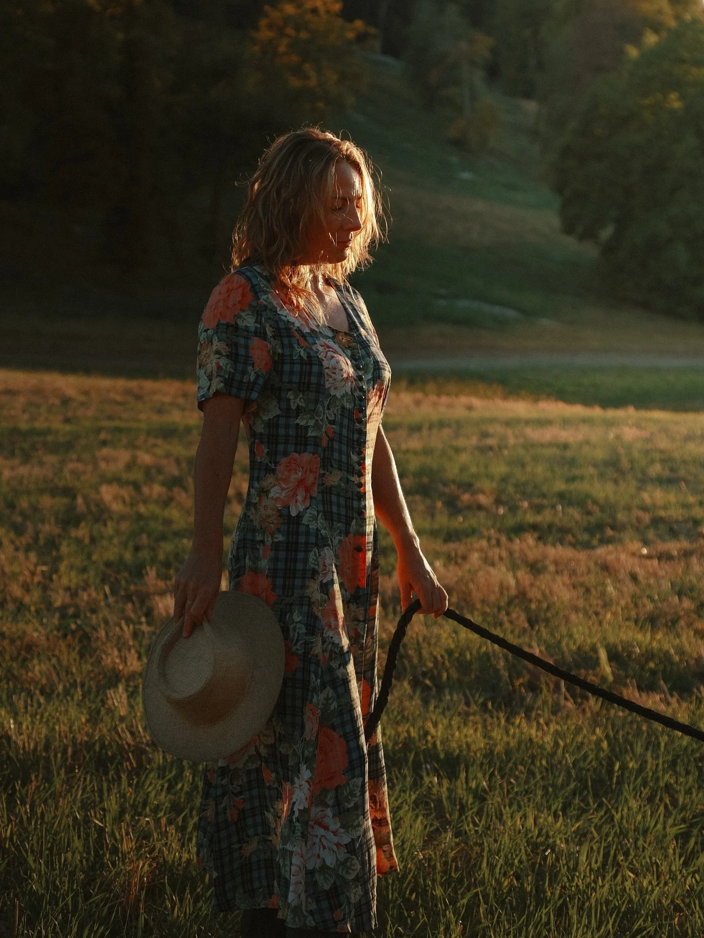 Sun drenched summer evenings, oh how we miss you already. 

Images: the endlessly wonderful @saddles.and.sunsets and beautiful River in the Southdowns National Park this August 🌞 

#sussexphoto #sussexphotographer #sussexbusiness #sussexphotography 