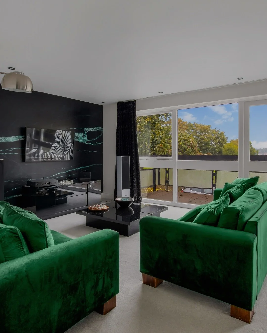 It&rsquo;s not often that a truly turnkey townhouse of this calibre comes to market in Totteridge, N20, especially set within a private estate with a private tennis court. 

4 bedrooms | 2 bathrooms | 1721 sqft | Leasehold 
Offers over &pound;1,000,0