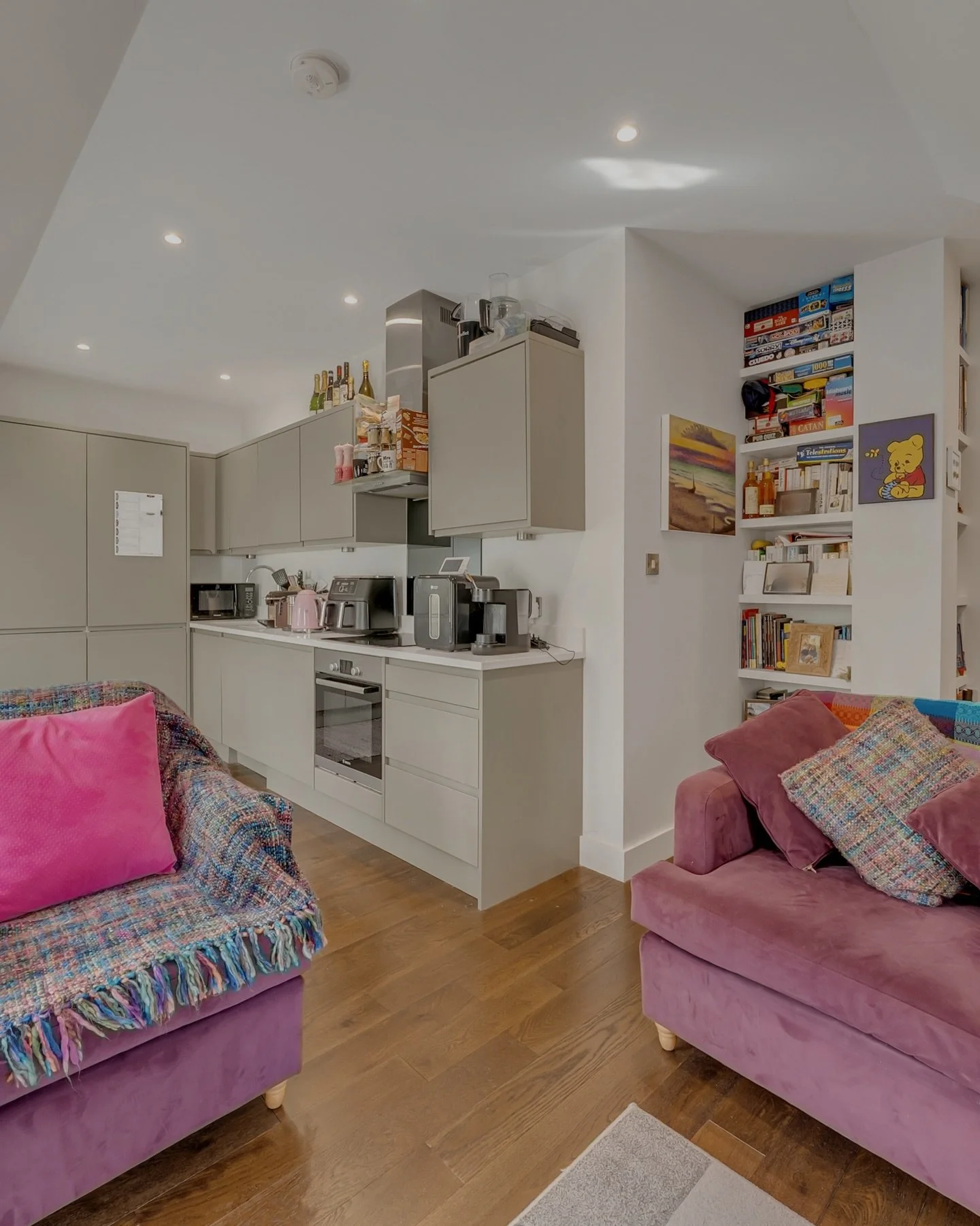 Are you looking for a modern home in Whetstone, N20, close to local amenities and transport links? 

Then you need to take a look at Walsingham House. Having lived in the building myself for the best part of 5 years, I can safely say that Walsingham 