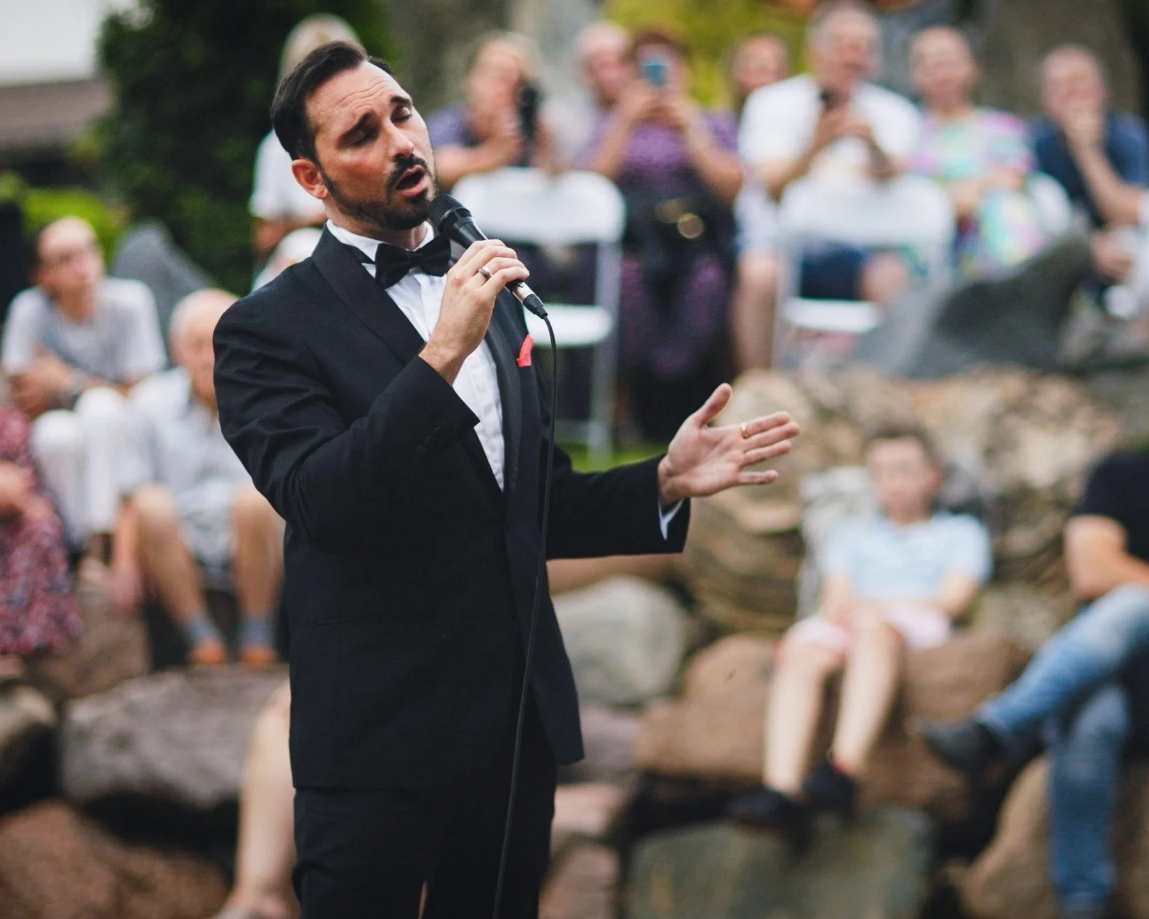 Vokalistas Paul Pedana koncertuoja Mosėdyje – akustinis vakaras kultūros renginyje