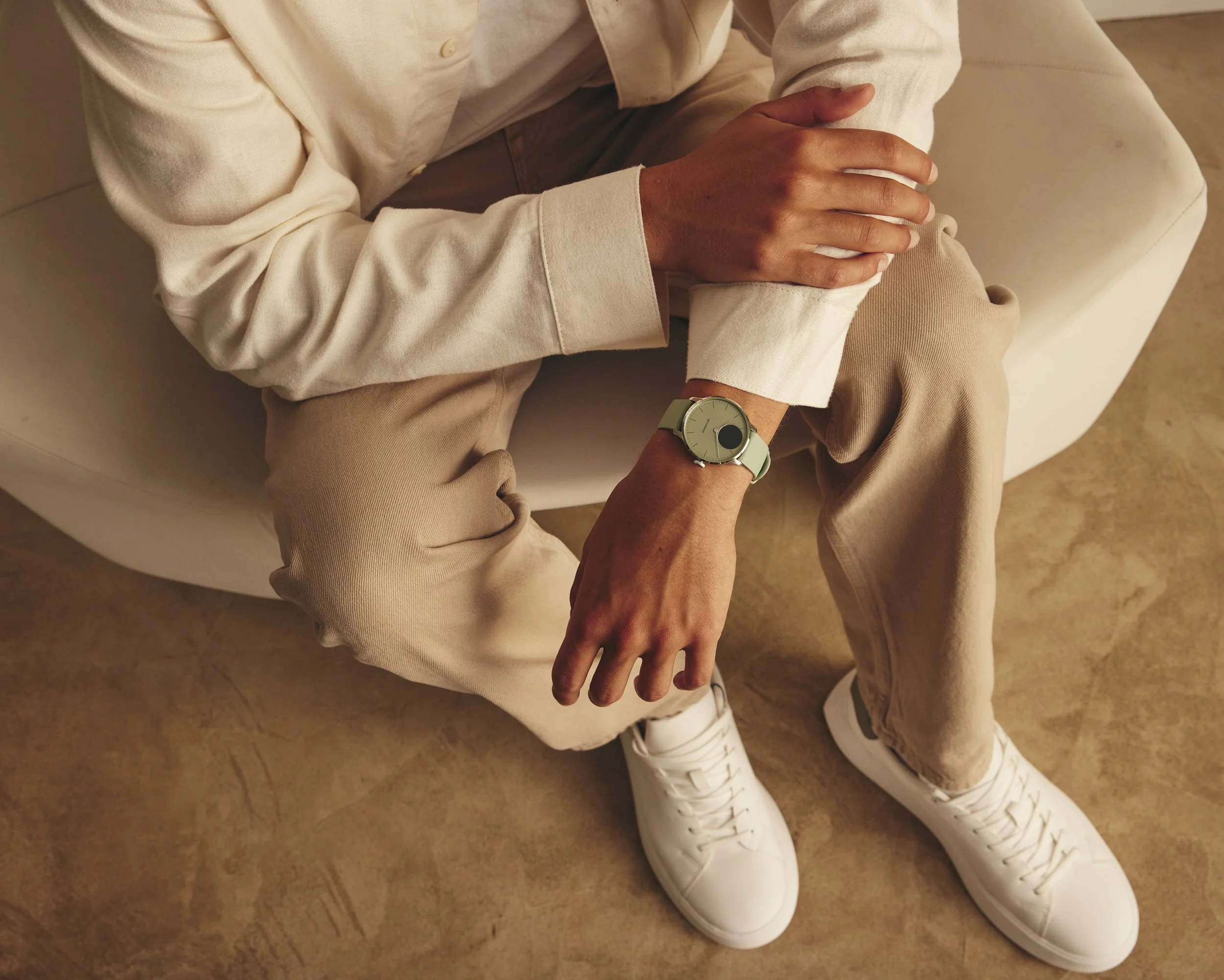 WITHINGS_SCANWATCH2_LIGHT_LIFESTYLE_EMILLION_GREEN_BEAUTY_SHOT_032.jpg