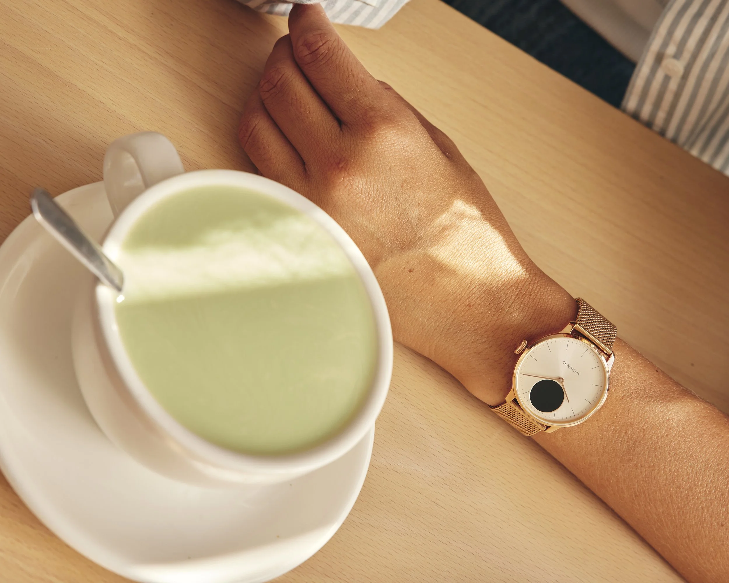 WITHINGS_SCANWATCH2_LIGHT_LIFESTYLE_MARION_CAFE_114.jpg