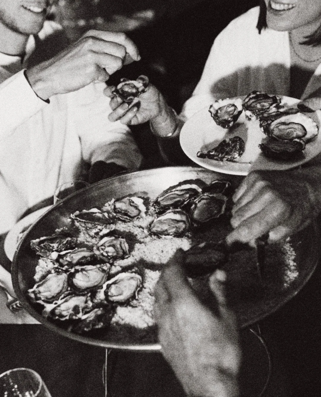 Les f&ecirc;tes approchent ✨

Cette fin d&rsquo;ann&eacute;e, on vous d&eacute;voile nos accords les plus raffin&eacute;s pour sublimer vos hu&icirc;tres autour d&rsquo;une coupe ou d&rsquo;un verre bien choisi !

💛 Ronce s&rsquo;associe &agrave; un