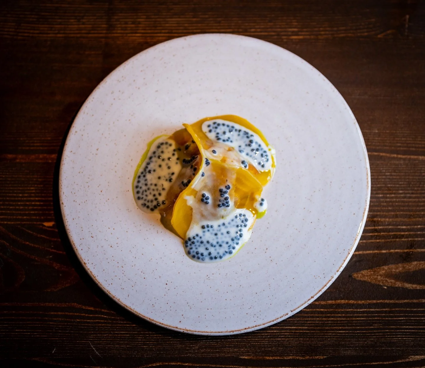 Yellow beet from Per @walstedtsgard with tartar of featherblade from Pollacks farm, ramson capers, buttermilk, pine oil &amp; @carelian_caviar.

📸 @distracted.media