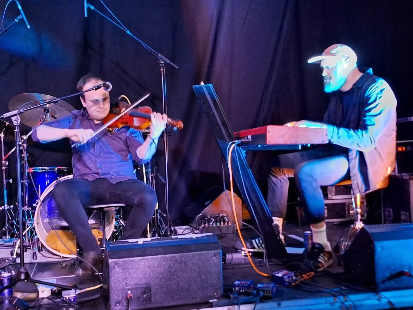 Noson wych neithiwr yn @focuswales
A great night last night at FOCUS Wales - showcase Trac Cymru 🏴󠁧󠁢󠁷󠁬󠁳󠁿

Aneirin Jones @aneirin_jones_

Angharad Jenkins &amp; Patrick Rimes 
@sienco &amp; @rimespatrick 

Mari Mathias @marimathiasmusic_