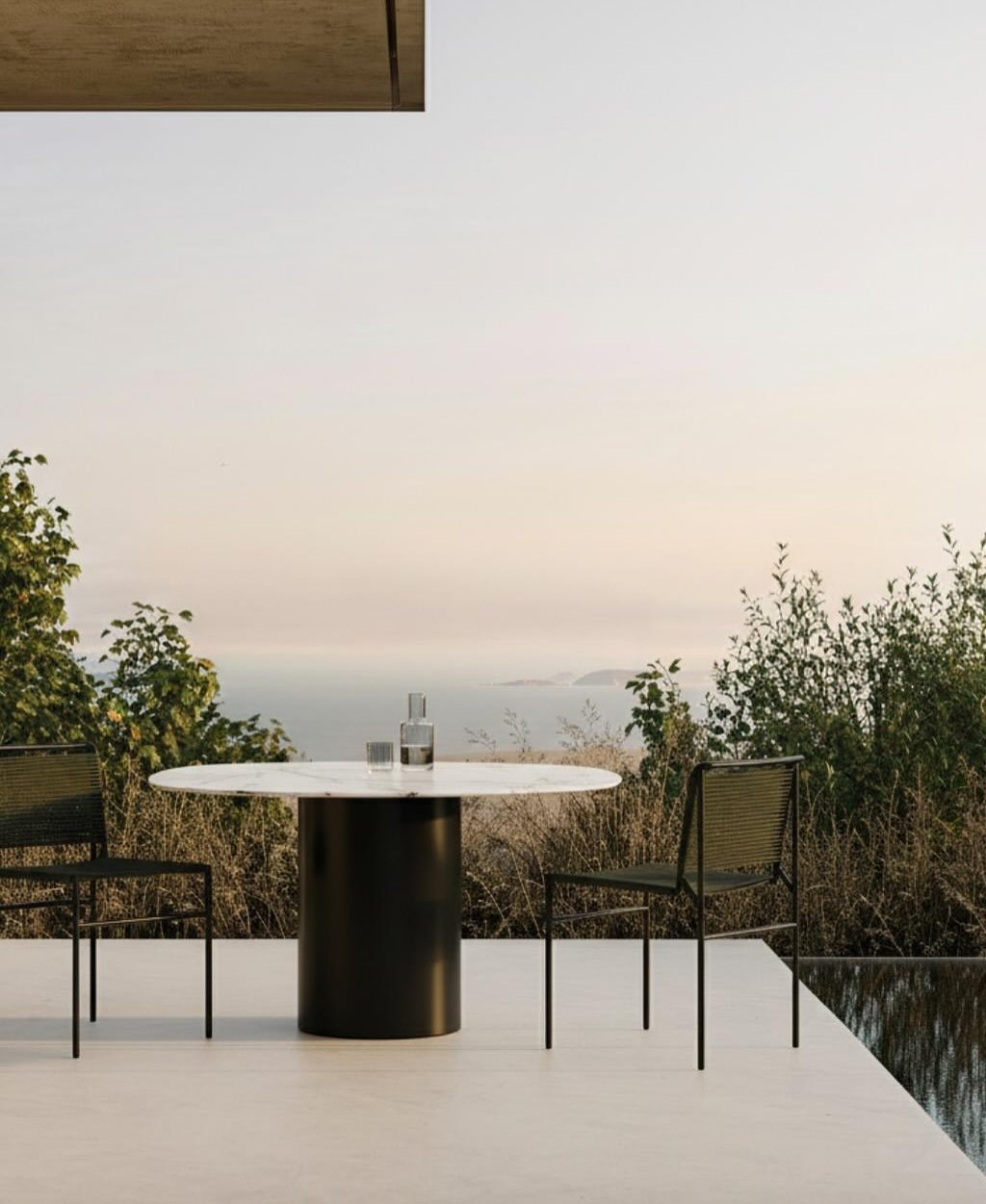 M&oacute;veis que s&atilde;o verdadeiras obras de arte!
Cada pe&ccedil;a carrega curvas suaves que remetem ao toque da brisa, ao abra&ccedil;o da madeira e ao calor de momentos inesquec&iacute;veis.