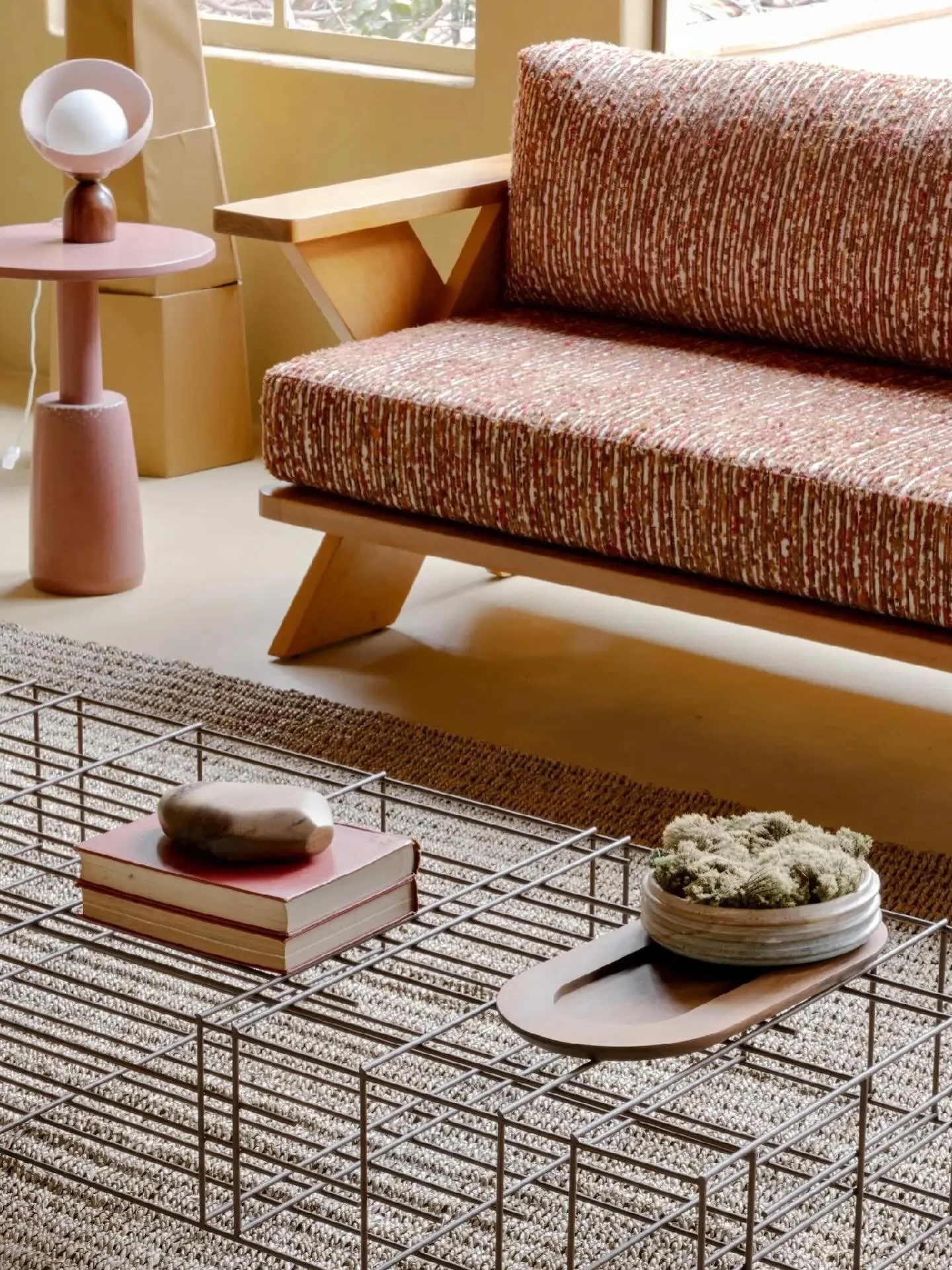 Nossa nova loja nasce de um projeto arquitet&ocirc;nico pensado para valorizar o design, a luz e a experi&ecirc;ncia.
Um espa&ccedil;o onde forma, conforto e inten&ccedil;&atilde;o convivem com leveza, criando ambientes que convidam a sentir o mobili