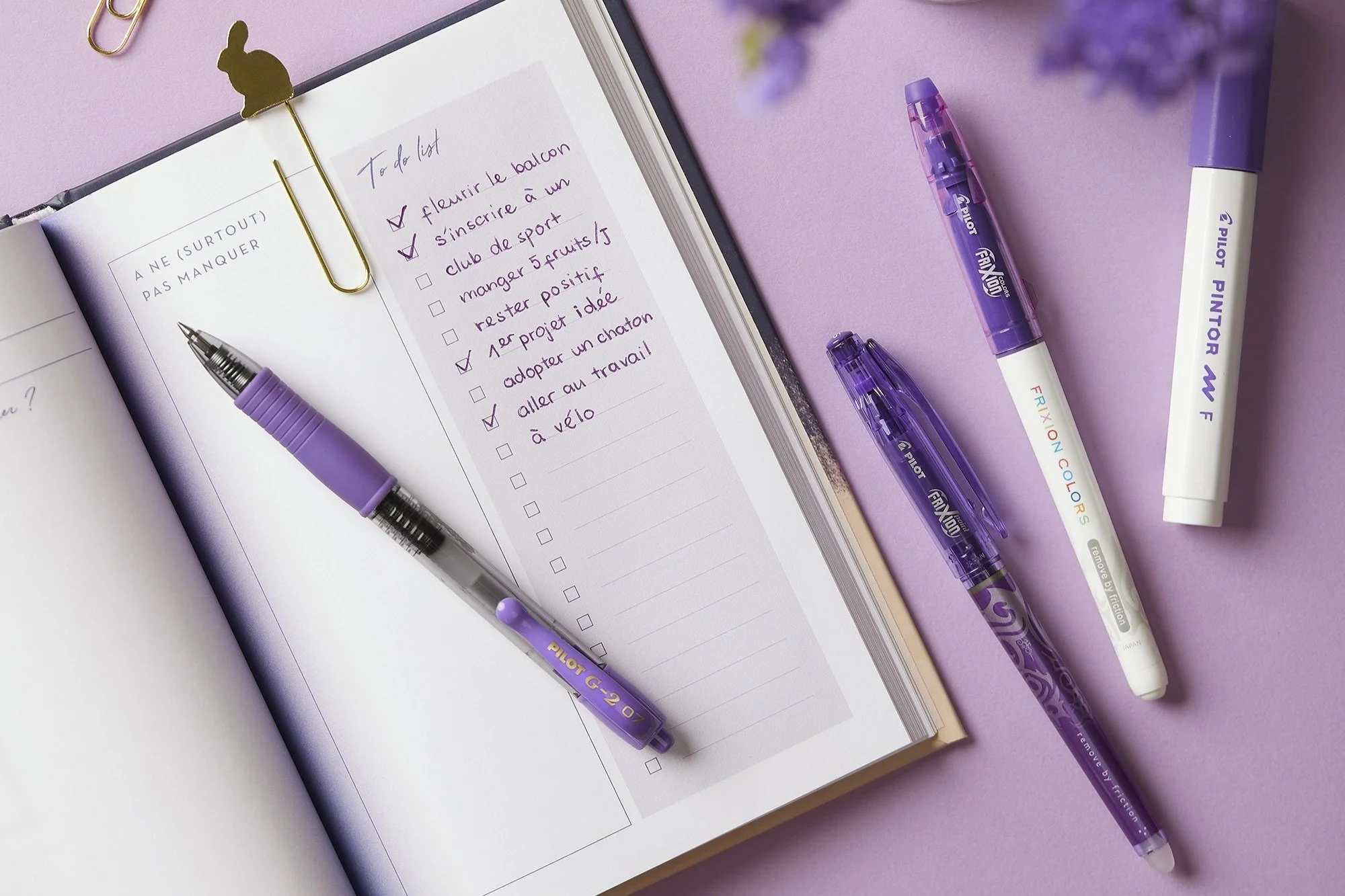 Notizbuch mit PILOT Pen G-2, FriXion und Pintor in violett