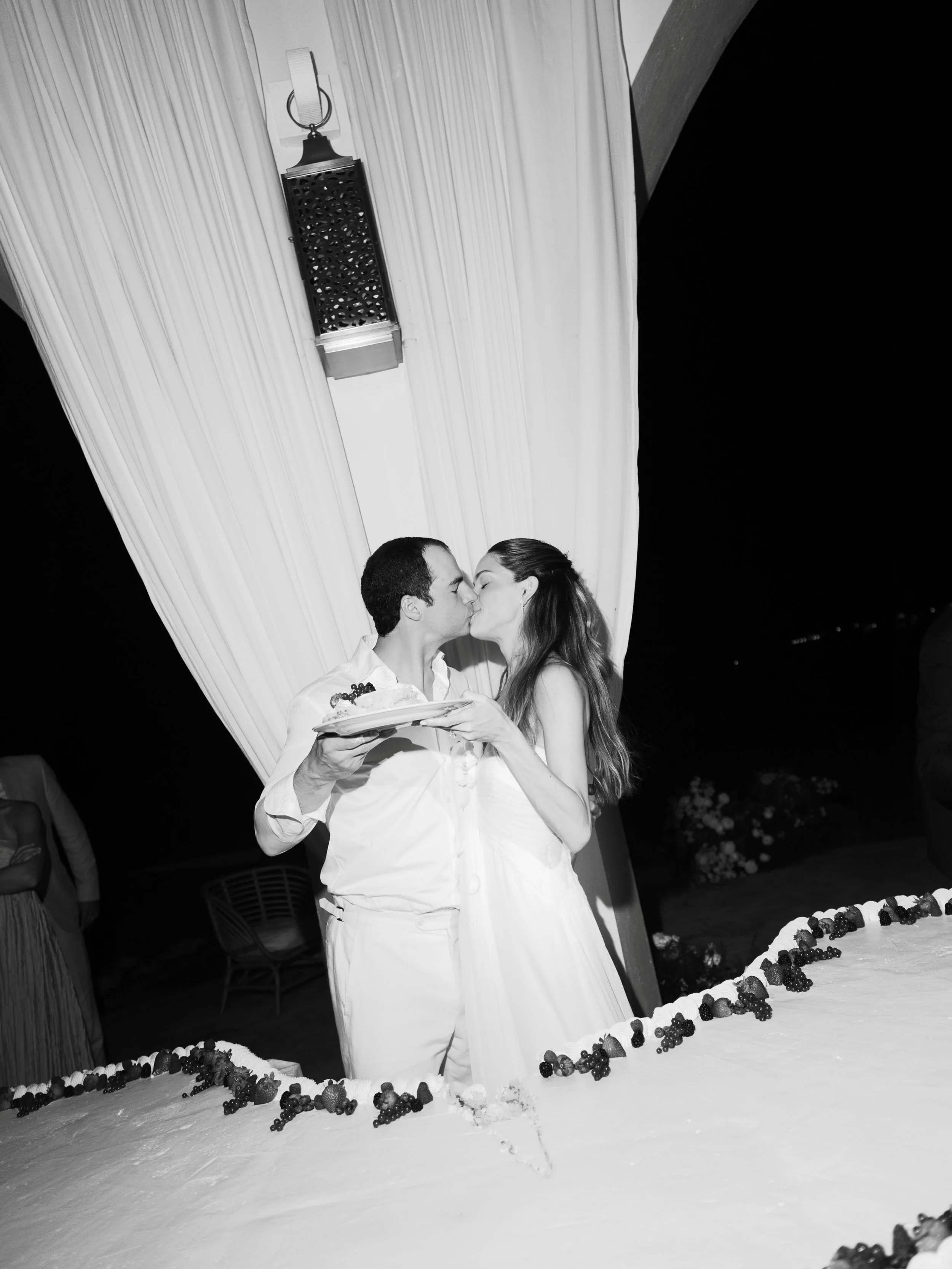 A love larger than life requires a 8ft cake to match 🧚🏼