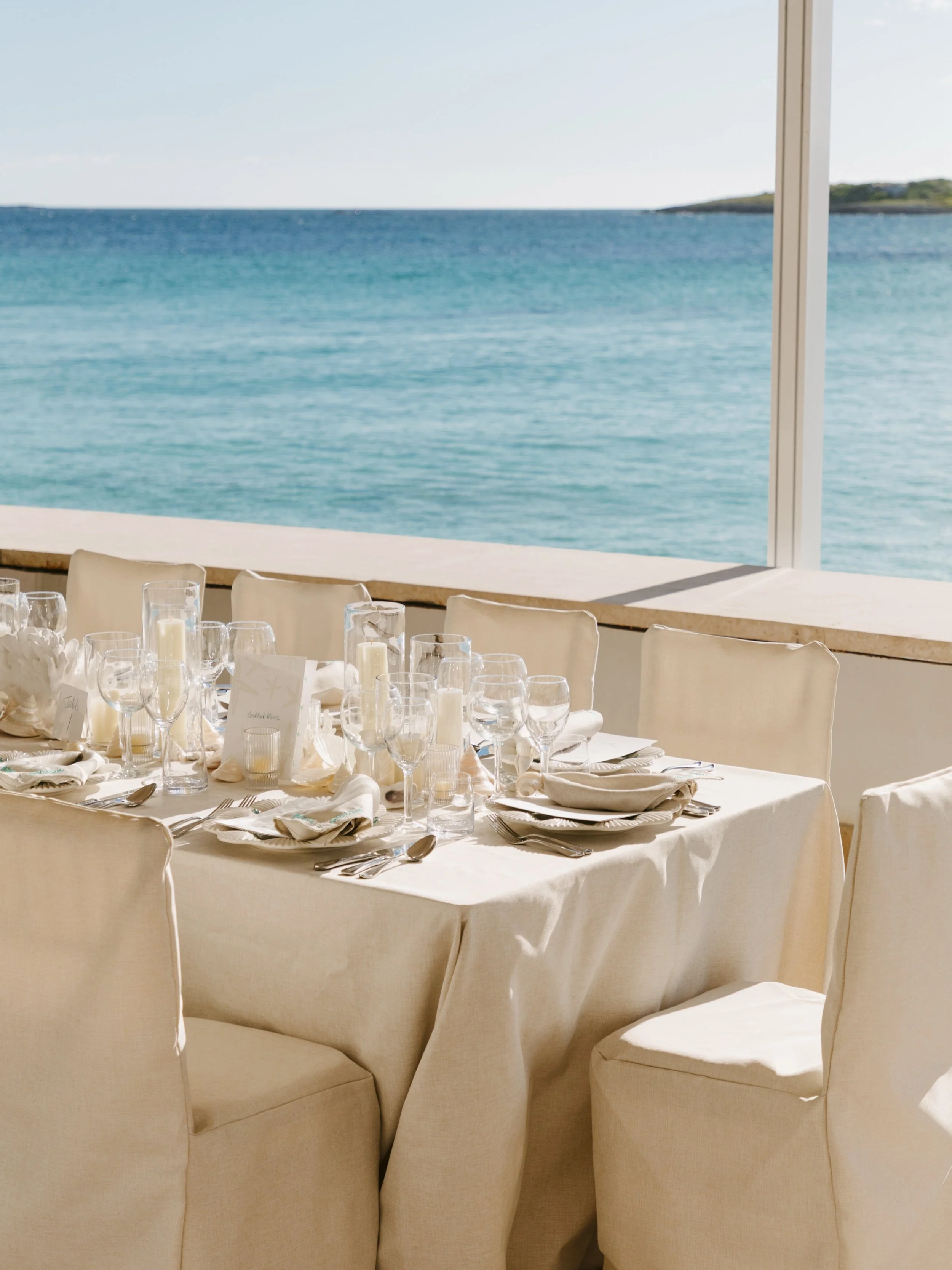 N&amp;E&rsquo;s Island Reception 🐚 

Planning and Design @mooshevents 
Florals @bofloristevents 
Graphic Design @sammy_pauly @marinasilvastudio 
Photo and video @efegepho 
Band @miamijazzeclectic