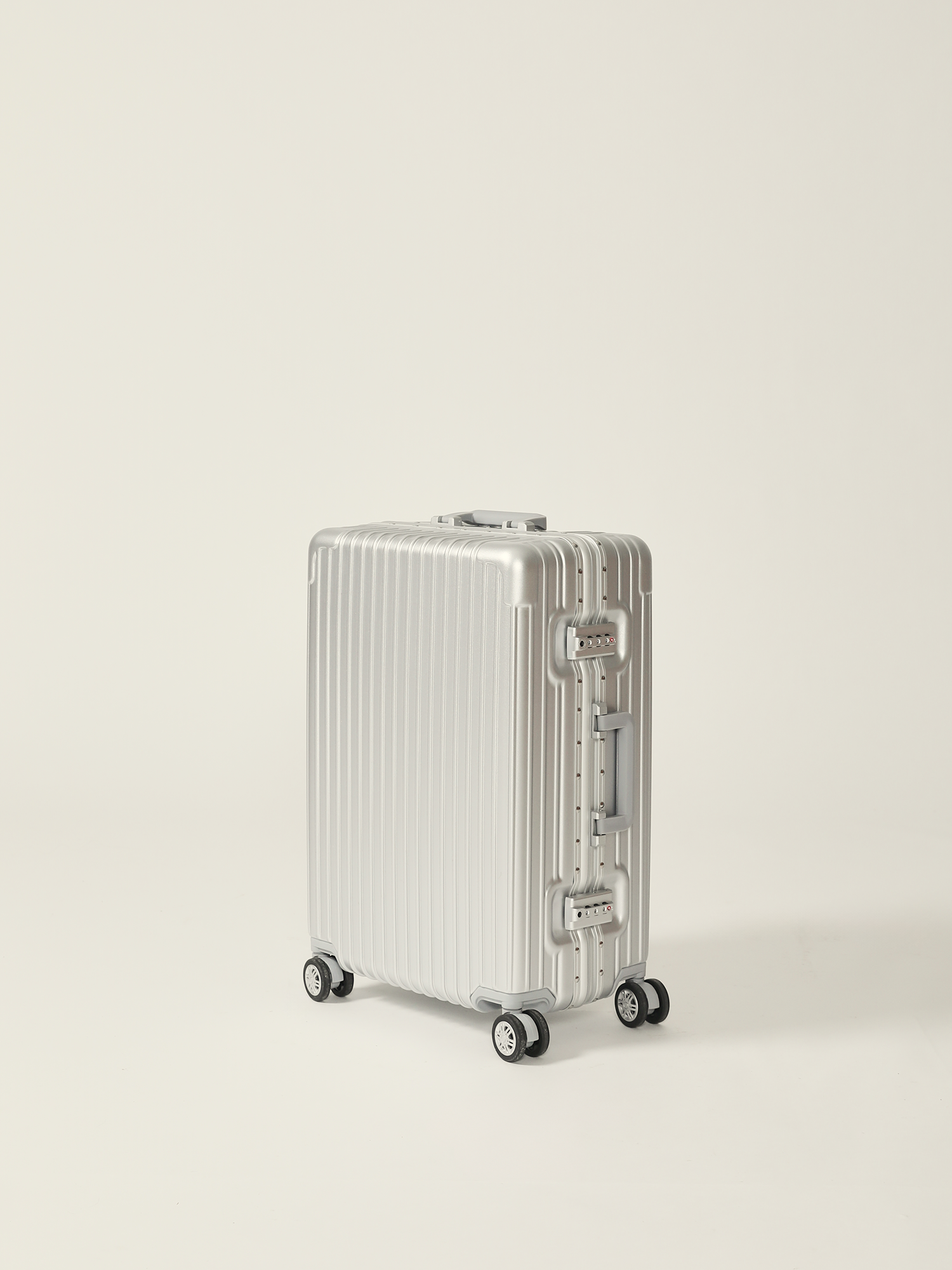 MISC017 Medium Suitcase