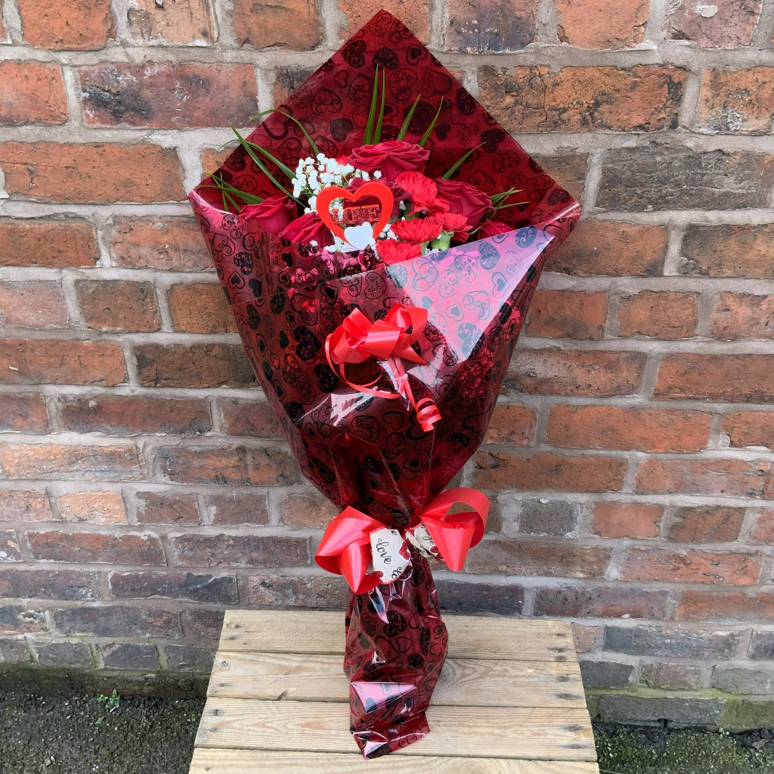 Traditional - Valentine's 6 Long Stem Red Roses & Carnations