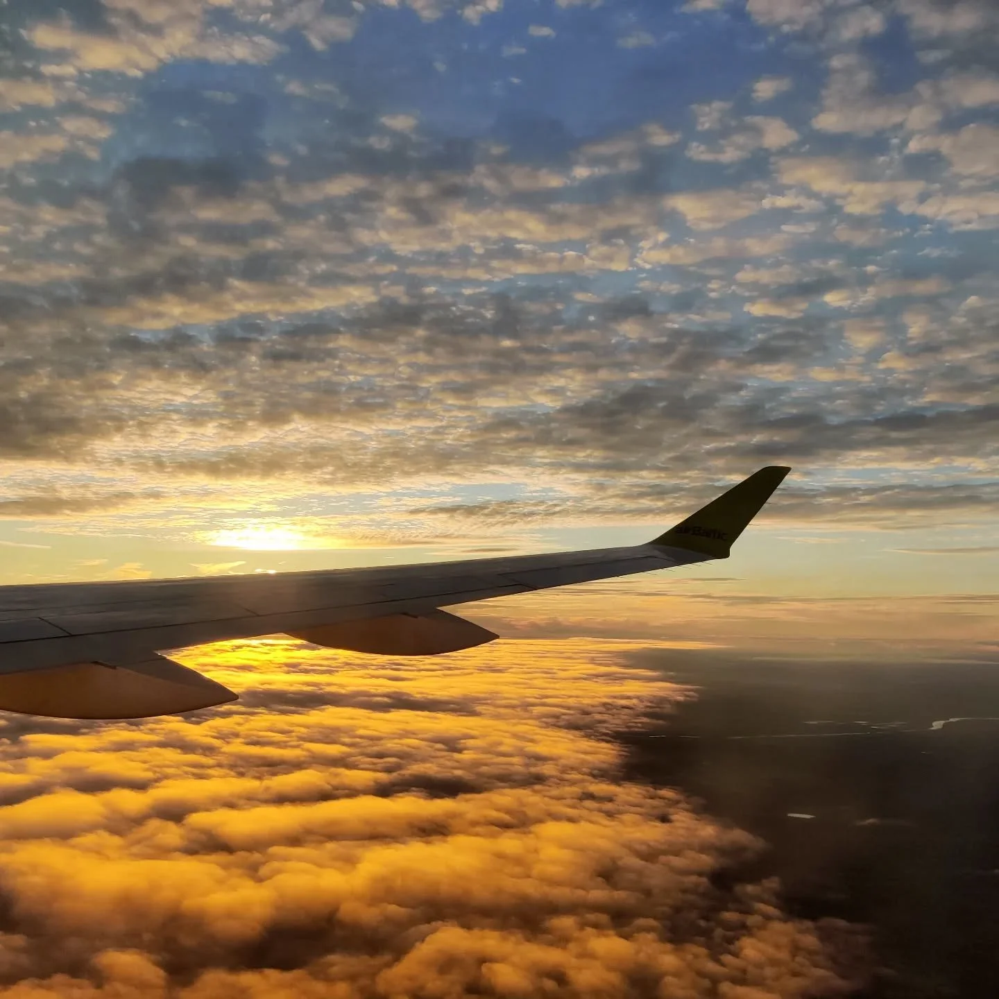 What the transition into this new year feels like to me... like flying high above the clouds, watching the sun go down, preparing for a new and exciting time with unlimited possibilities.

My goal is to create a nice balance between exploring new opt