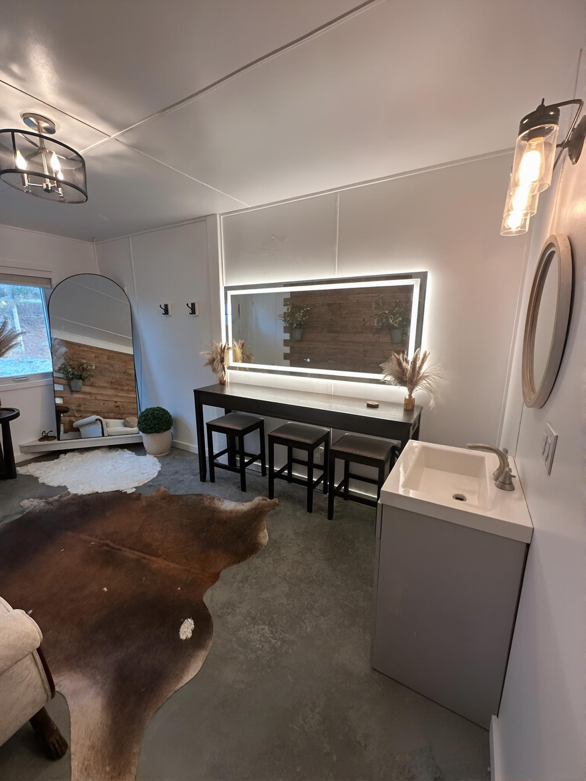 Barn wedding venue, Brevard wedding venue, Bridal suite