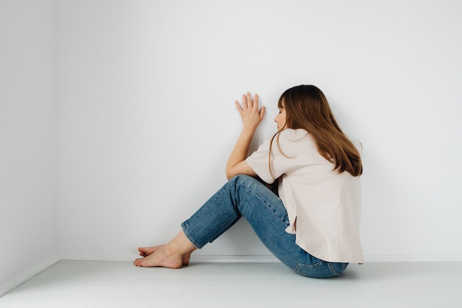 Why Do I Feel Emotionally Numb? Causes, Signs &amp; Help | Plymouth, MI