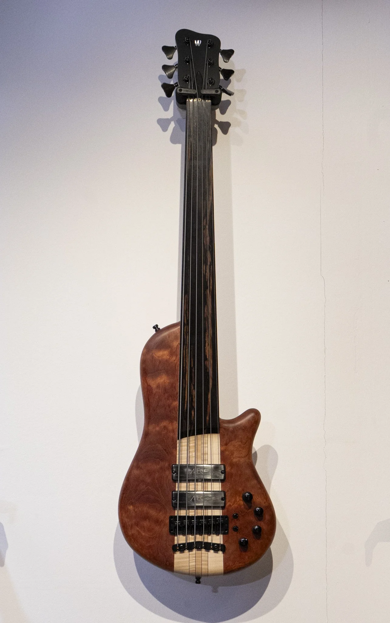 [25] Warwick Masterbuilt Thumb Singlecut, 6-String, Fretless - Natural Oil Finish