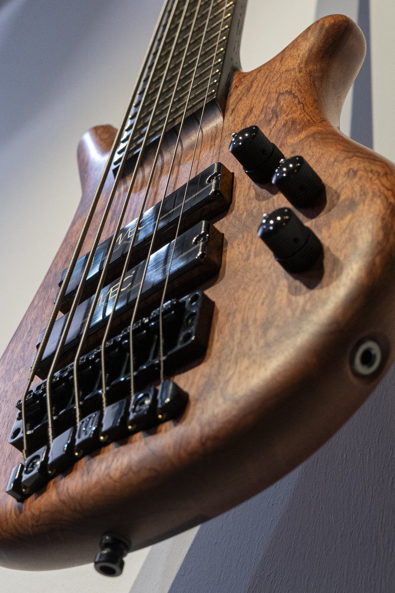 Warwick Masterbuilt Thumb NT, 6String - Natural Oil Finish (E164198-25)_DSC2611-small.jpg