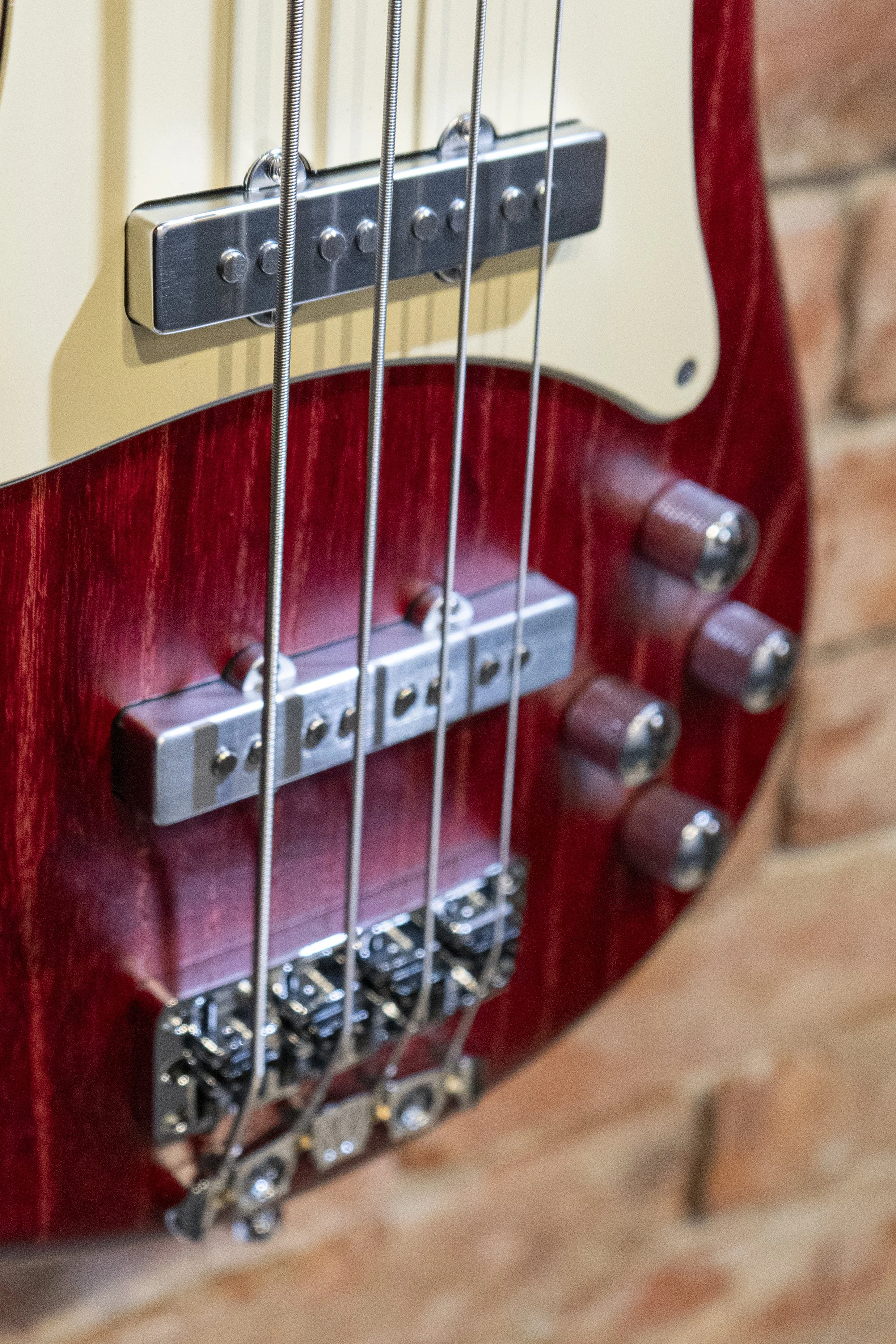 Warwick Masterbuilt Streamer CV, 4-String - Burgundy Red Transparent Satin D164193-25_DSC2714-small.jpg