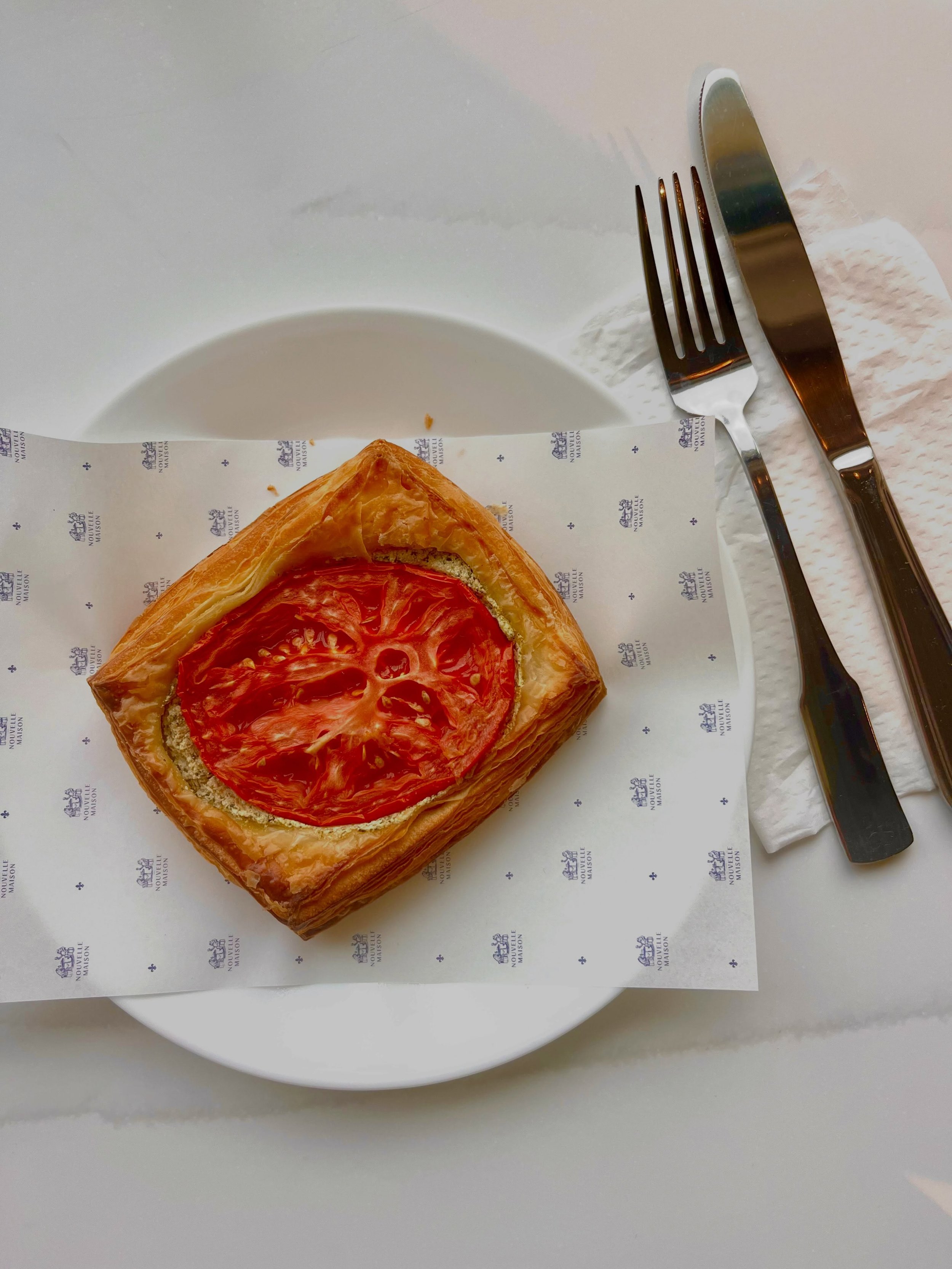 guess who&rsquo;s back!

our savory tomato pesto danish returns to the summer rotation. great paired with a crisp lemonade 🍋🍅

#nouvellemaison #winchesterma #bostoncafe #summereats