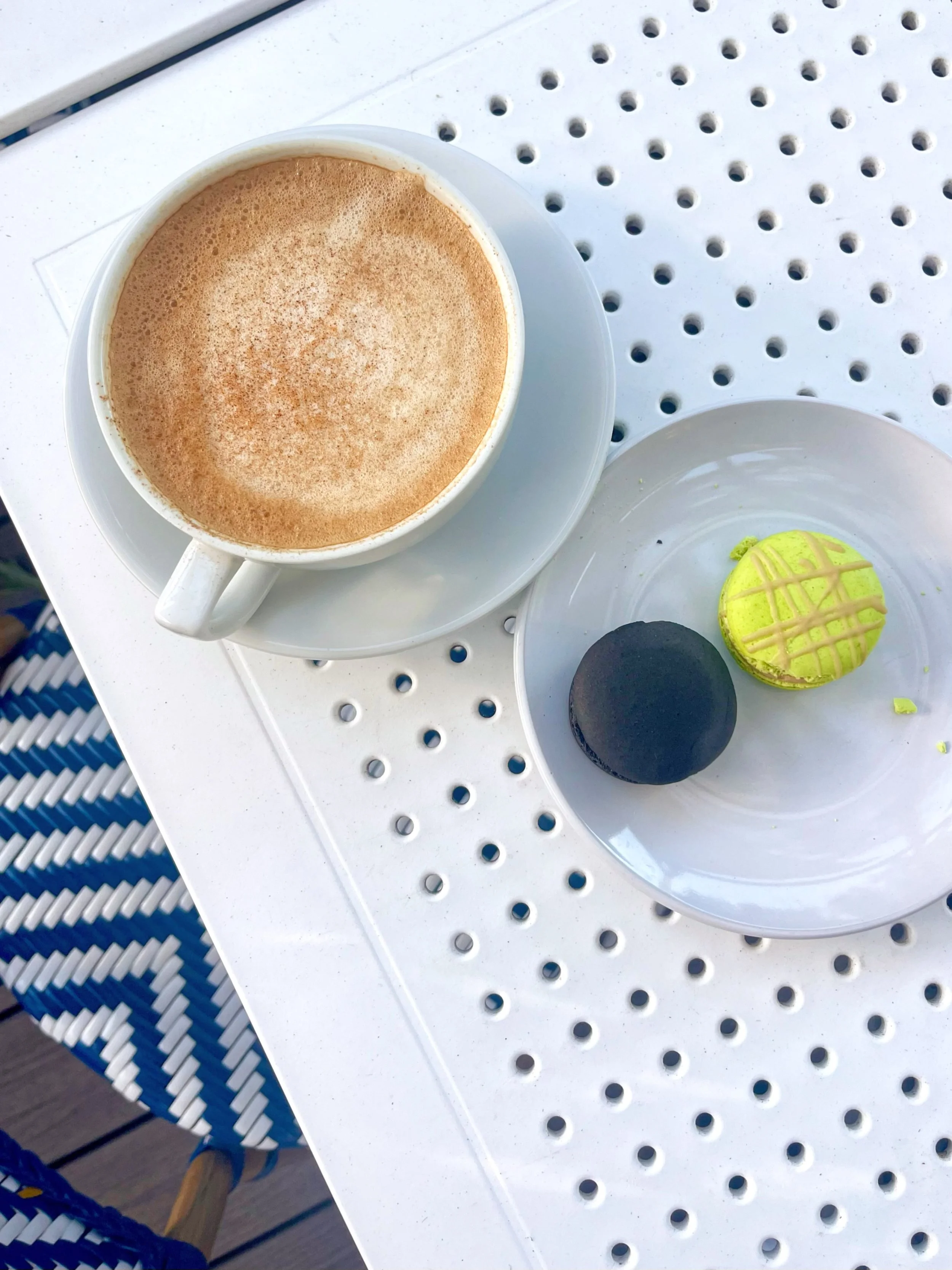 The fall lineup is here. ☕

Butter pecan latte with homemade syrup + caramel apple and cookies &amp; cream macarons. 

Come in and treat yourself.

#seasonallatte #falldrinks #fallcoffee #falltreats #bostoncafe