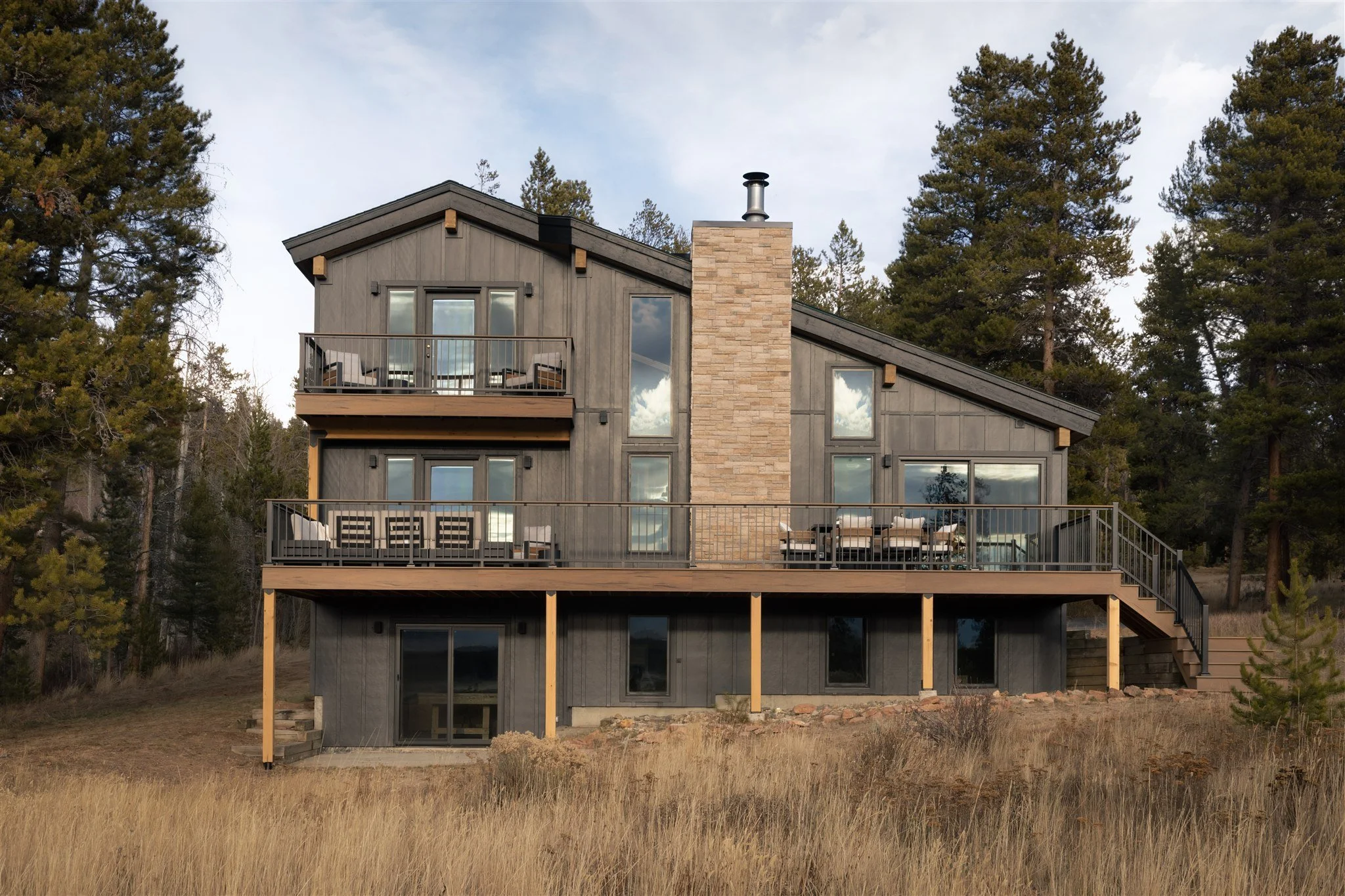 The Design+Build Advantage: Seamlessly Integrating Architecture and Interiors for a Perfect Finish