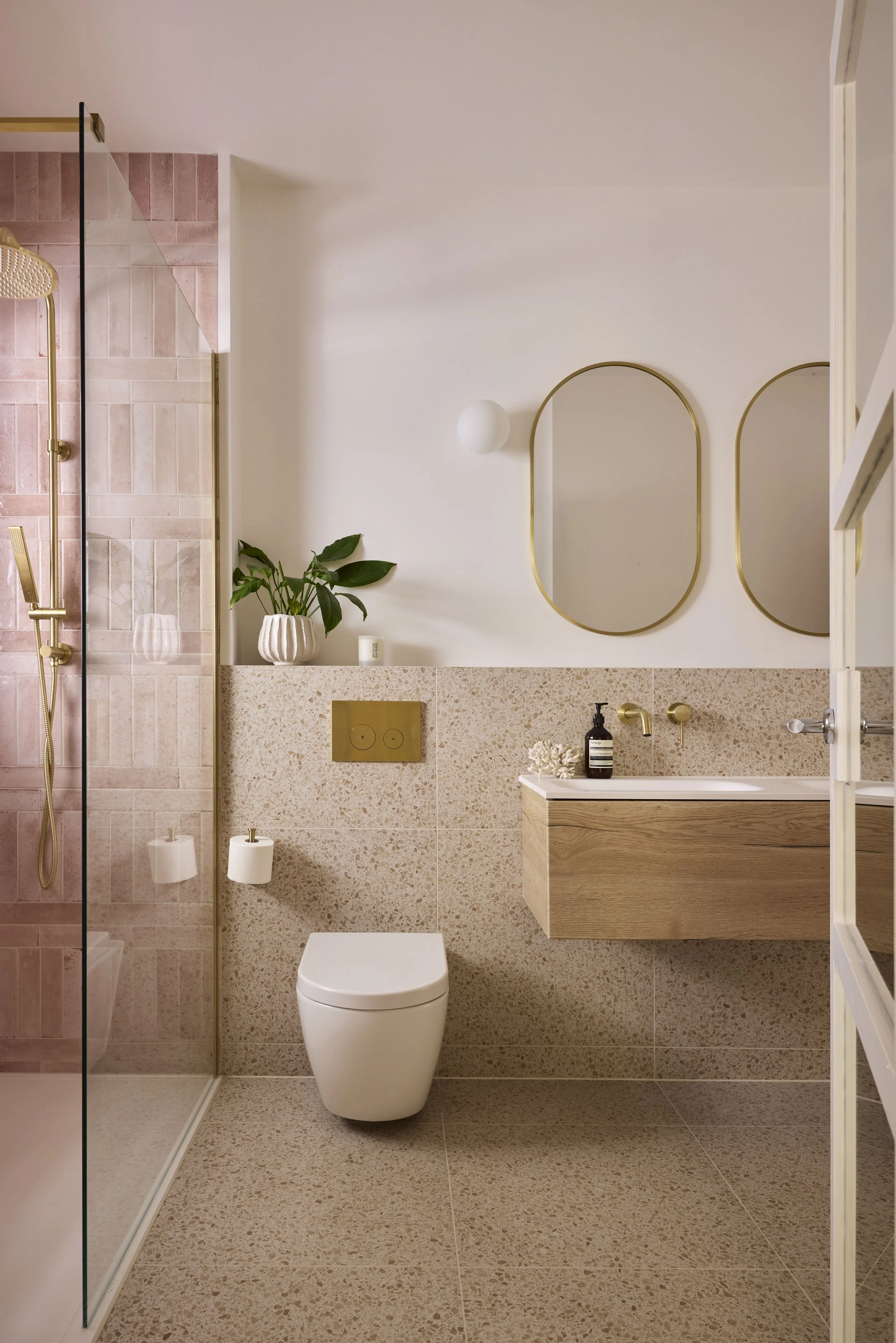 Jo_Miller_Decorbuddi_1930s_Renovation_Bedroom_Kasia_Fiszer_Photography_56.jpg