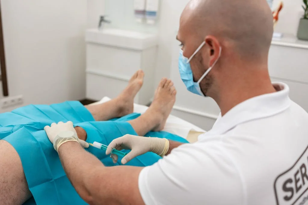 Hyaluronsäure, PRP und Kortison: Was Injektionen ins Knie wirklich leisten – und wann sie sinnvoll sind
