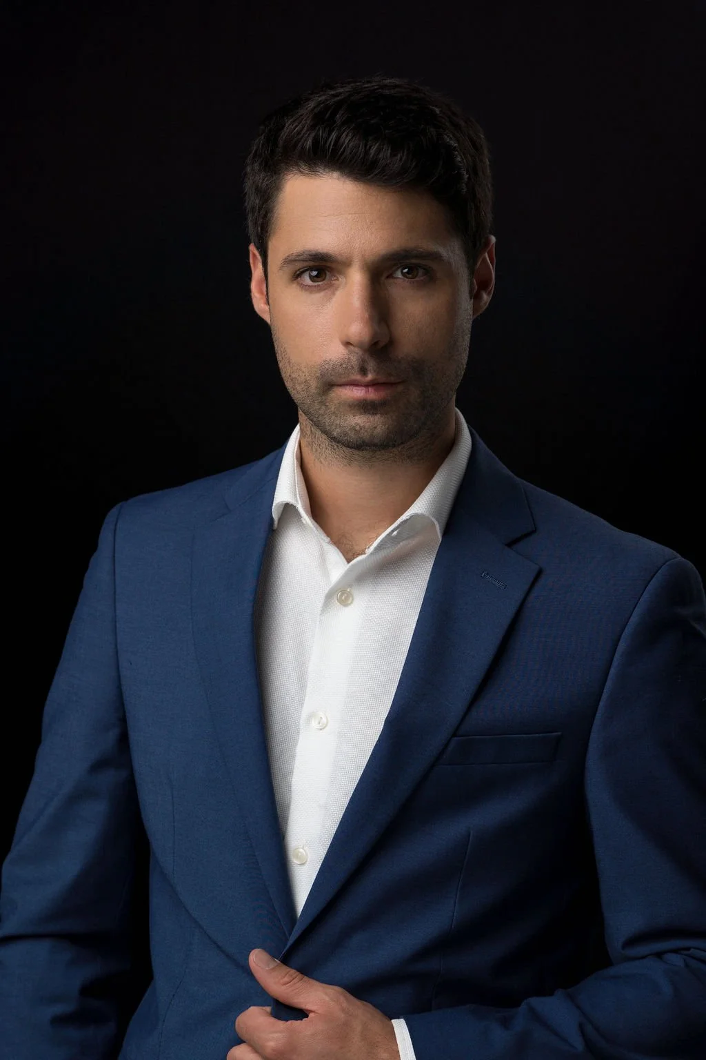 Alex_headshot.jpg