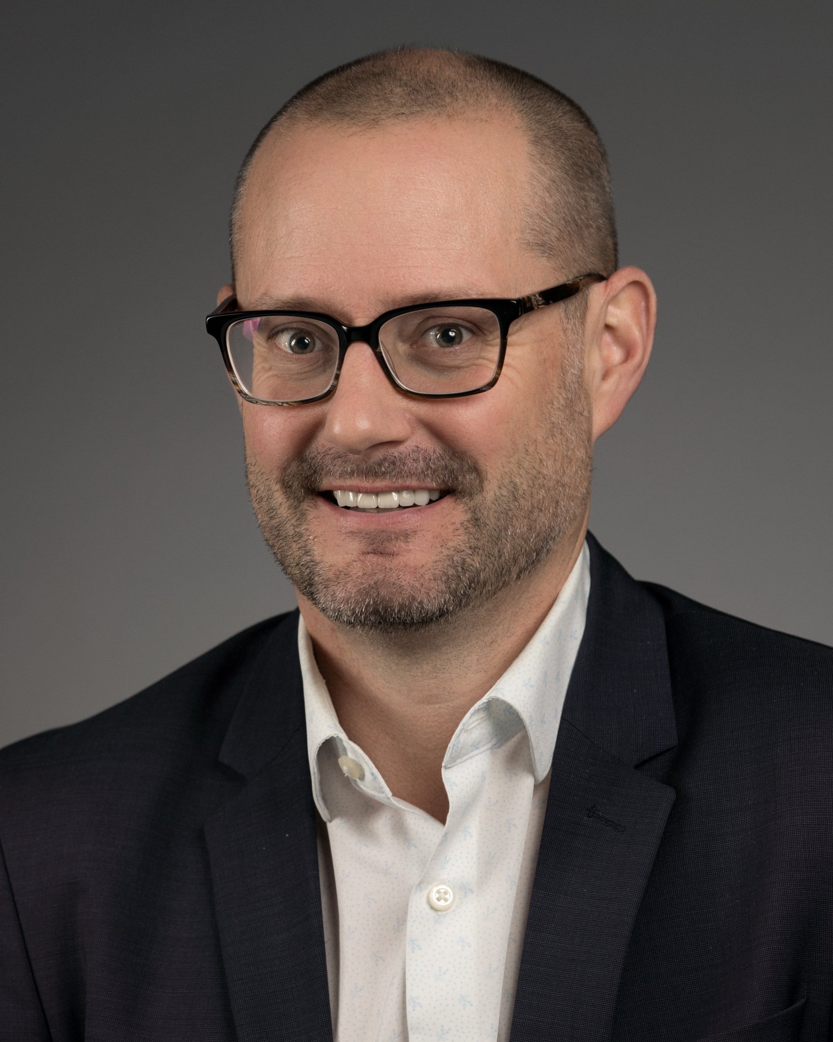 Professional portrait taken in Montreal for personal branding and career visibility on LinkedIn.