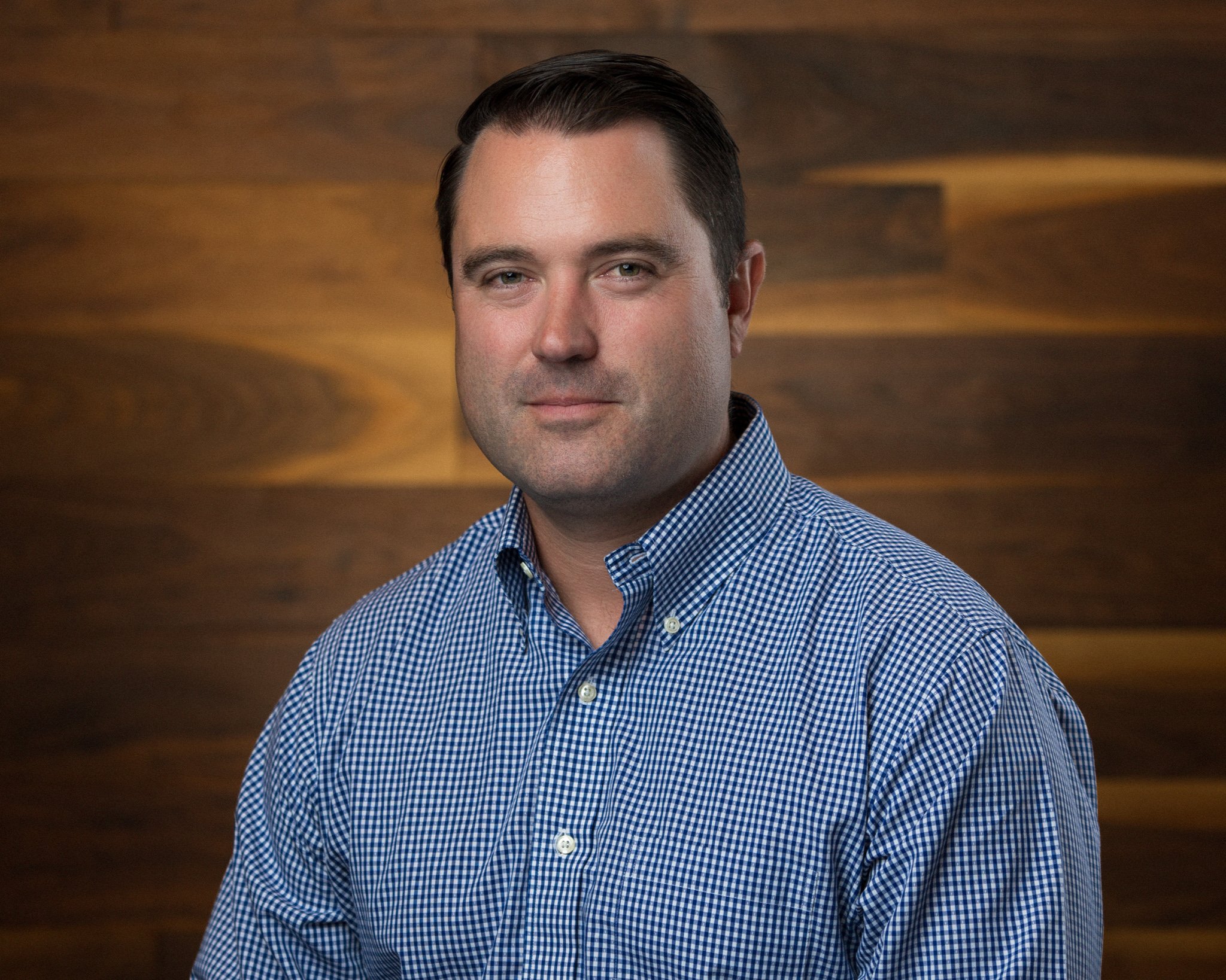 Authentic portrait for LinkedIn and career development, photographed by SquareLoop in Montreal.