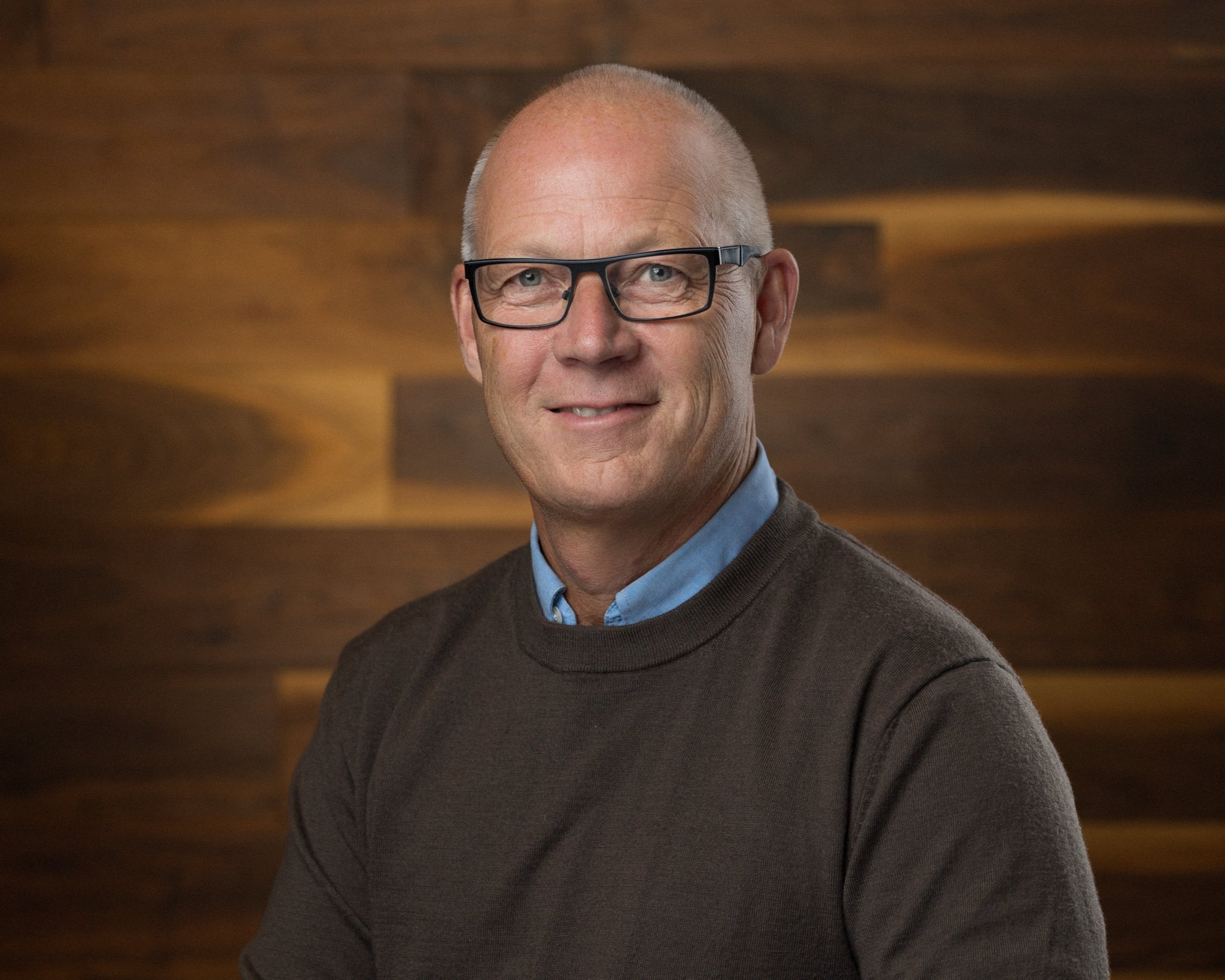 Authentic portrait for LinkedIn and career development, photographed by SquareLoop in Montreal.