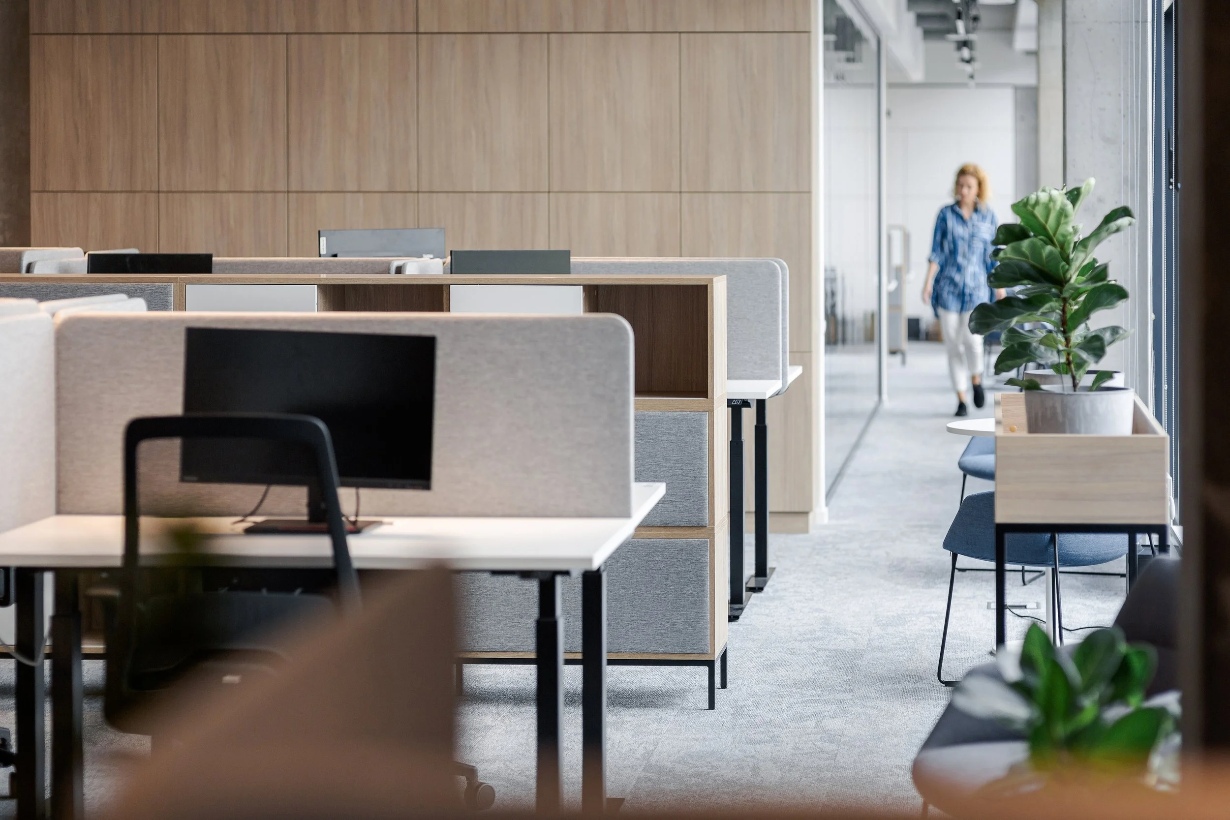 innovative working desks with fabric partitions