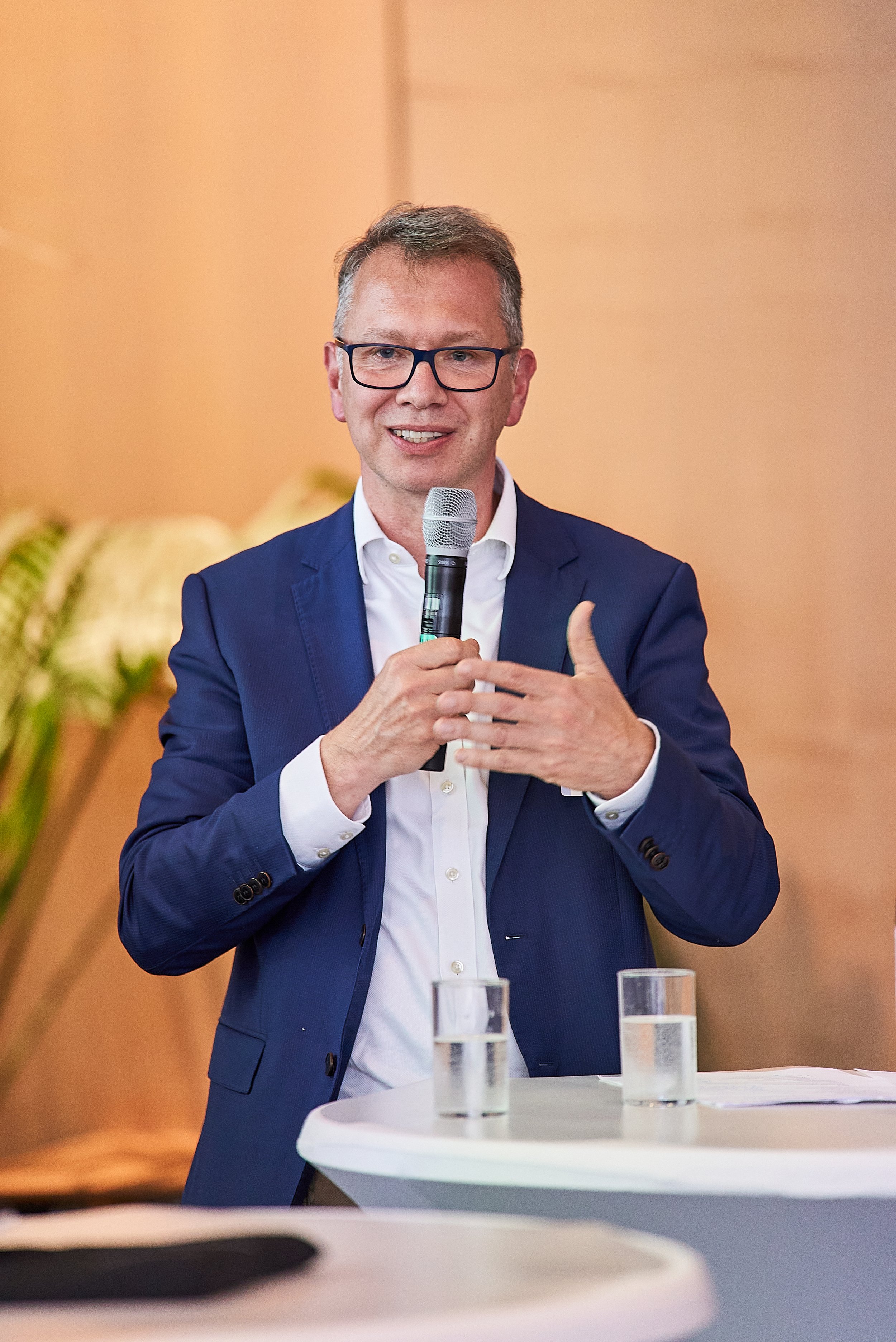 f.em_Kongress_Beastarproductions_118.jpg