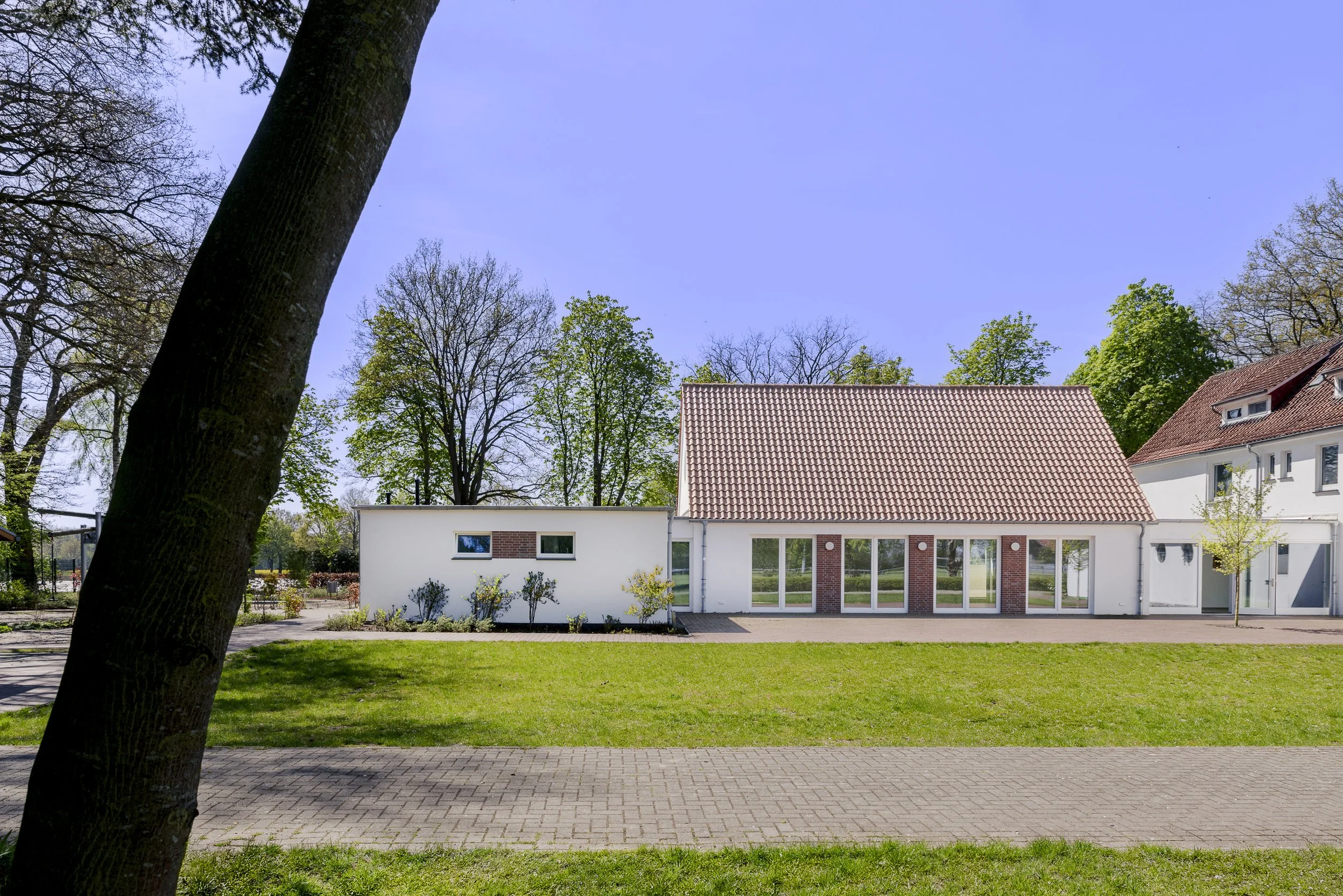 B+B Architekten GmbH : Jerome Gerull - Dorfgemeinschaftshaus-web-2.jpg