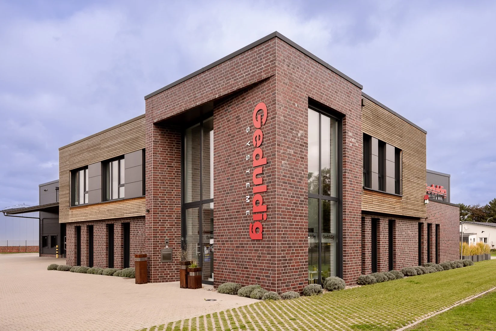 Neubau Büro und Werkhalle Geduldig Systeme