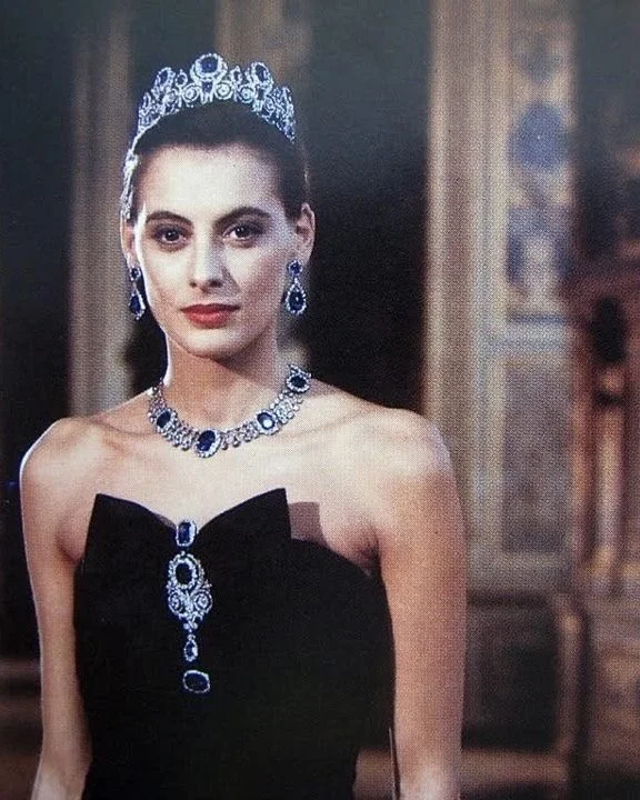 A bit of a special #casualfriday by the wonderfully elegant @inesdelafressangeofficial, probably the last person to have beautifully worn this incredible sapphire and diamond parure, few years ago. Here's to wishing very hard these wonderful and hist