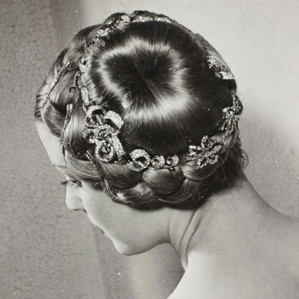 Ok Van Cleef &amp; Arpels, you win #casualfriday today with this fabulous &lsquo;jewels in the hair&rsquo; portrait from 1954 #jewels #jewellery #jewellery #hair #headornament #hairjewellery #vancleefarpels #1950s #letsbringbackjewelsinthehair