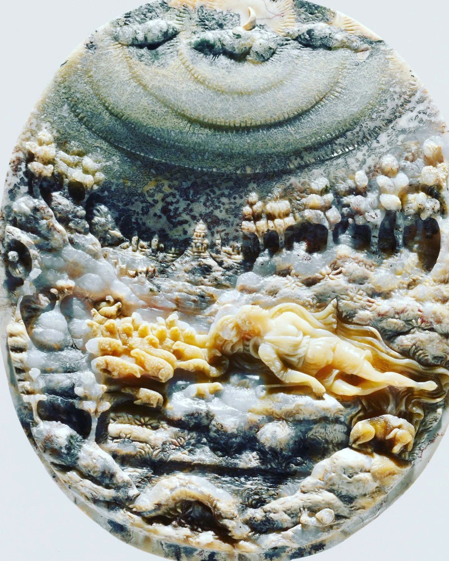 'Sleeping shepherdess in a moonlit landscape'... An agate cameo carved by Alessandro Masnago, probably late 16th Century. And if you don't find this utterly and fascinatingly beautiful, then I don't know what else to show you... From the @metmuseum c