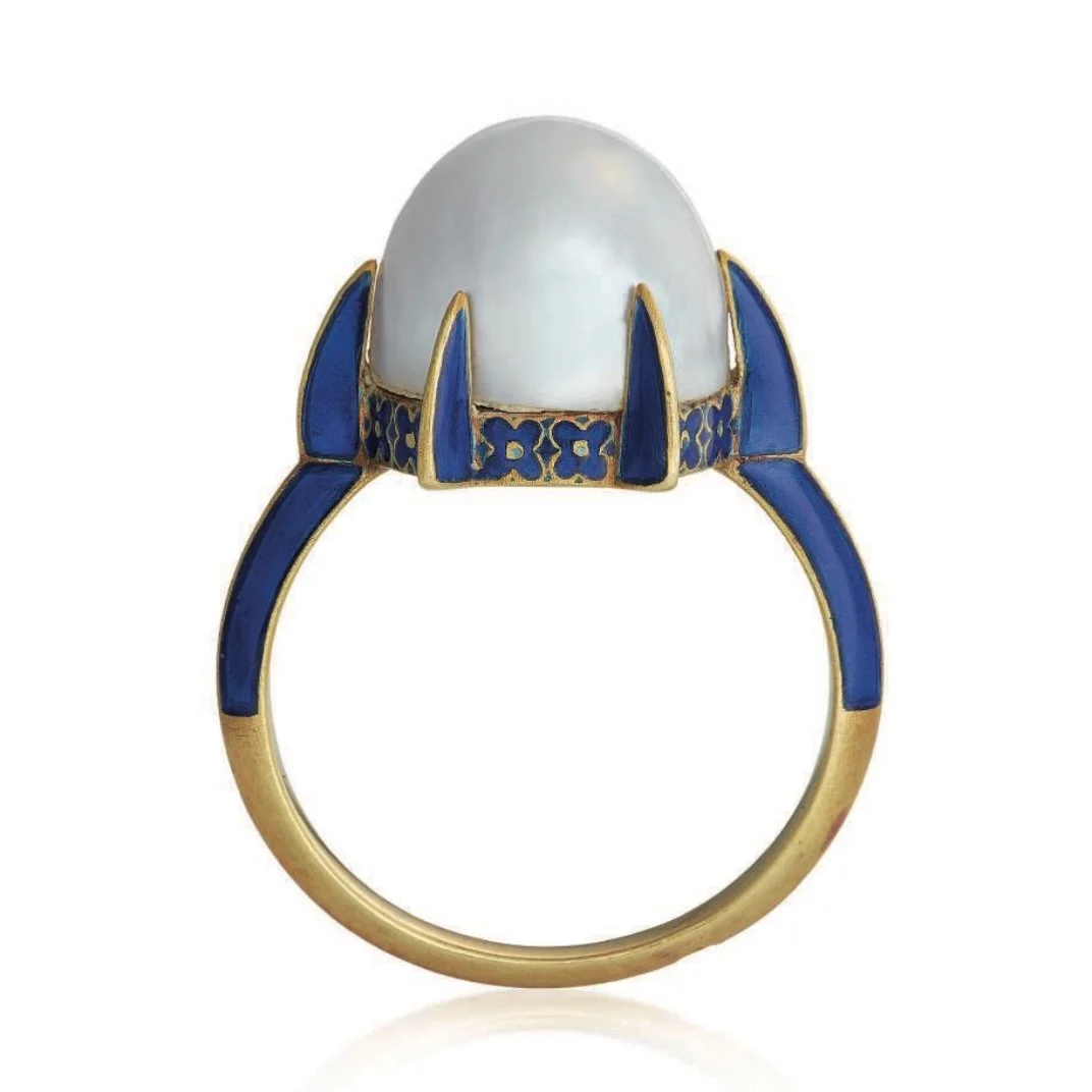 Still can&rsquo;t get over how incredibly perfect this ring by Ren&eacute; Lalique is&hellip; #lalique #artnouveau #dreamcollection