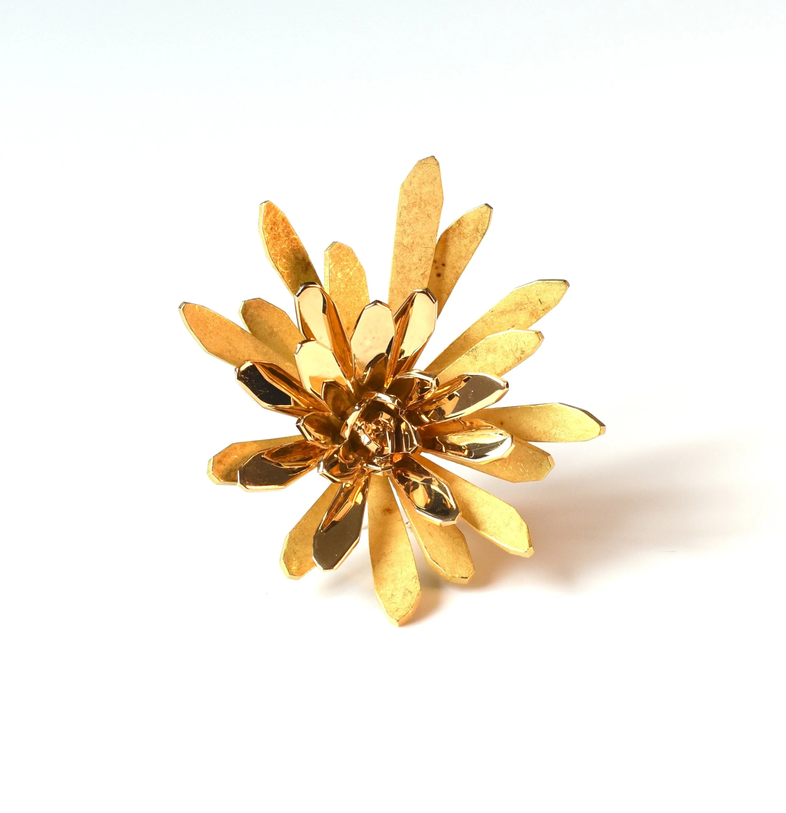 Gold flower brooch, by Chaumet