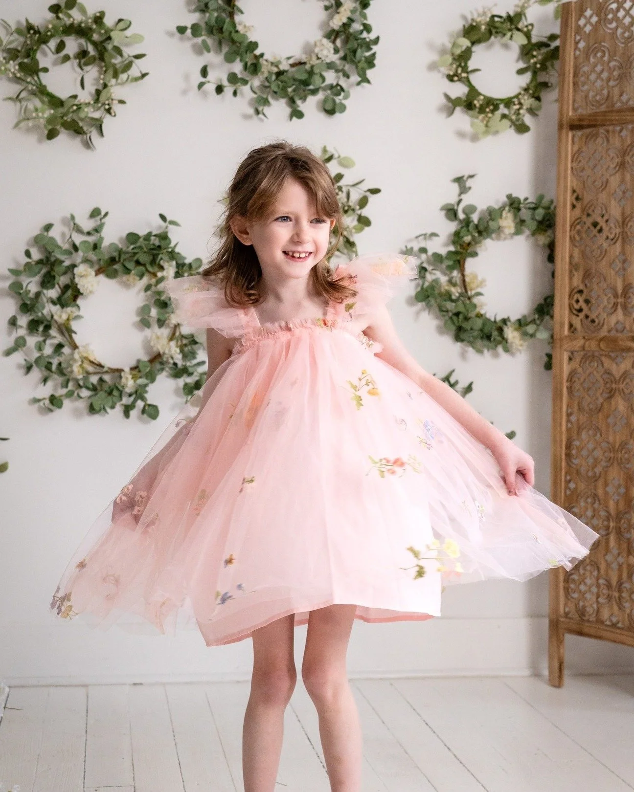 Spring sessions that sell themselves.

This wreath set was designed to photograph beautifully in every direction, soft tones, natural movement, and just enough detail to elevate your galleries without overwhelming your subjects.

The result
Moments t