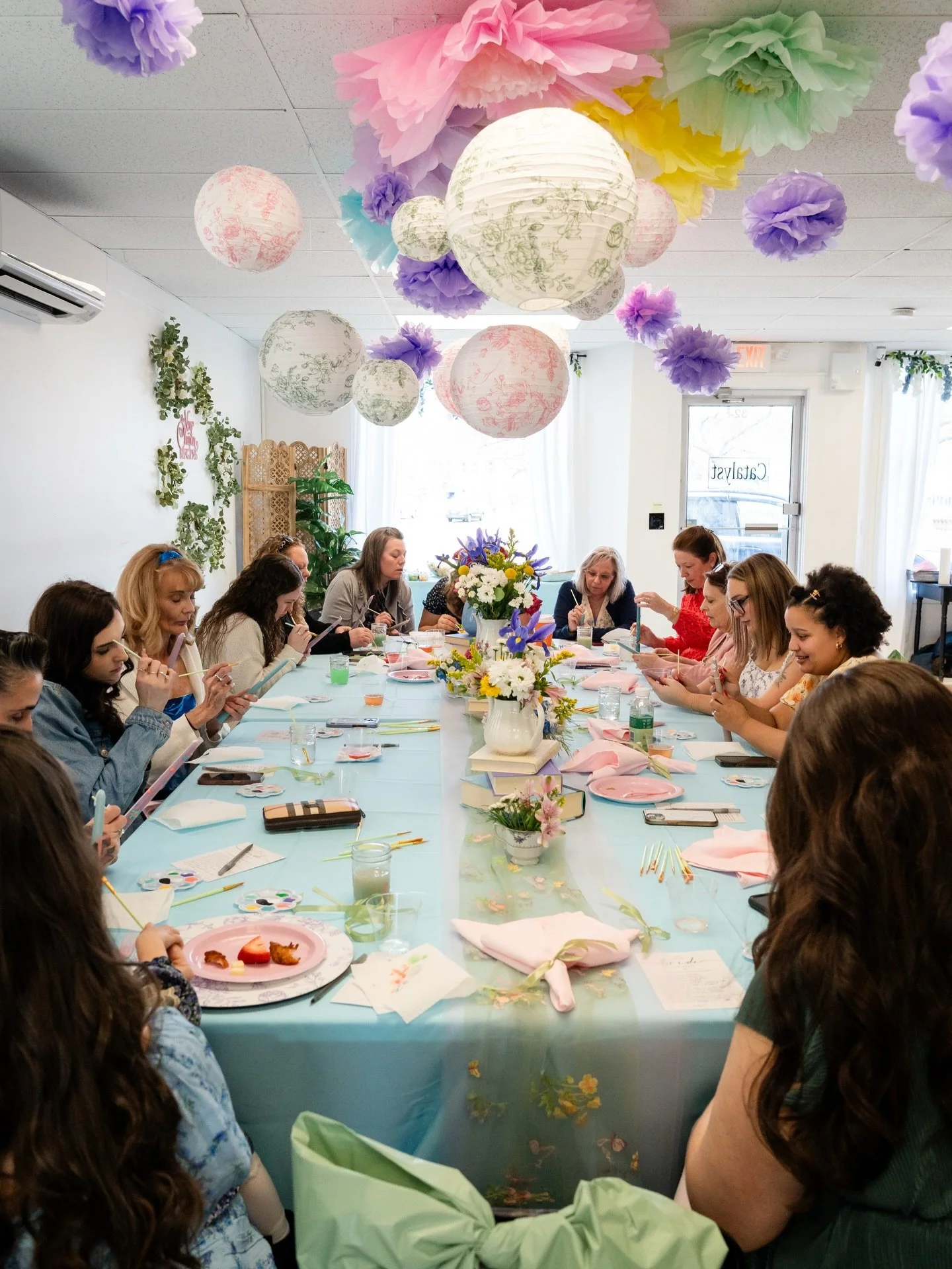 This bridal shower wasn&rsquo;t just a party&hellip; it was an experience! 

From hand-painted taper candles at the table, to custom mocktails, a beautifully styled setup, and the sweetest cake to tie it all together&hellip; every detail was intentio