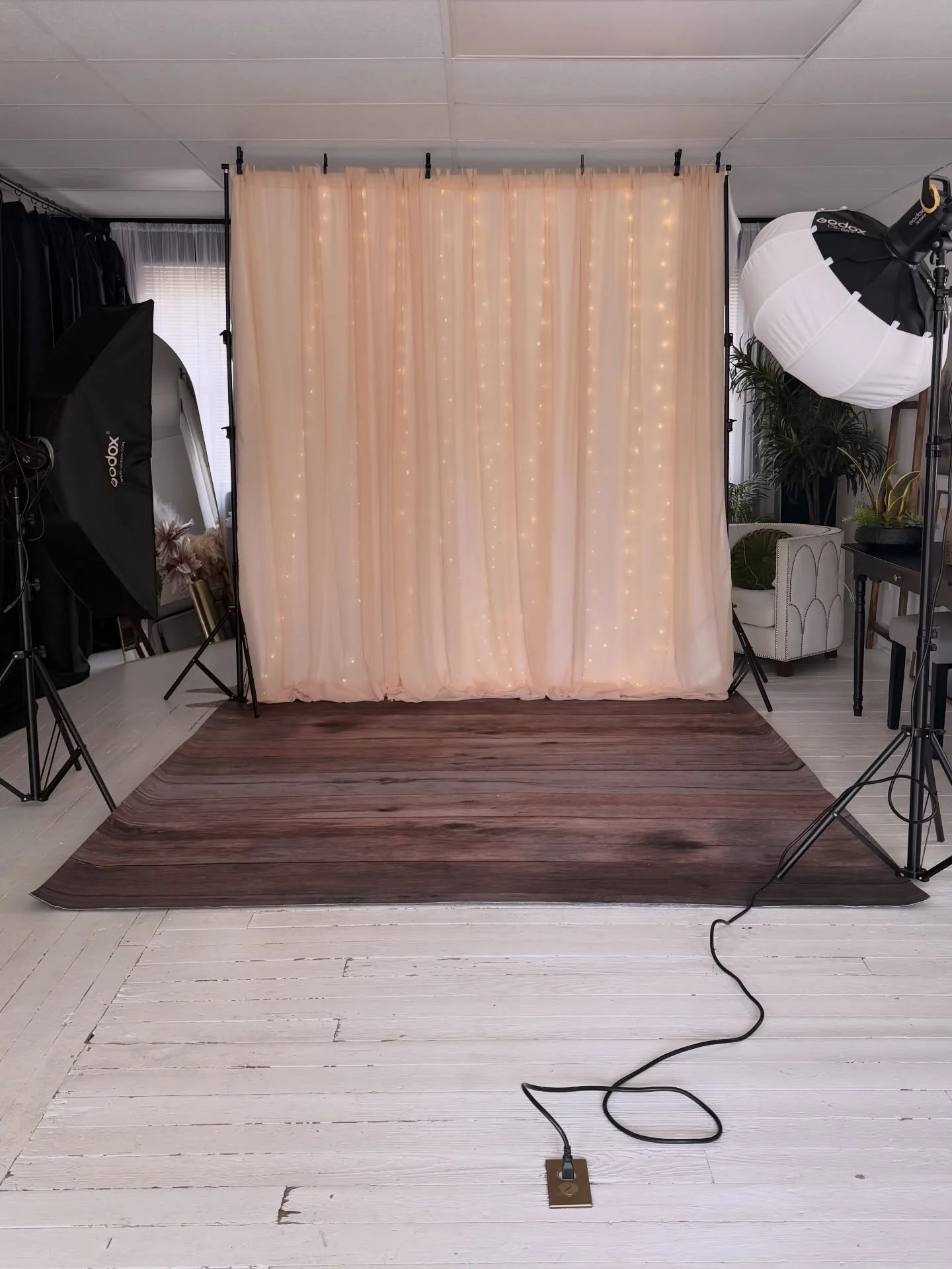 One setup. Endless possibilities.

This dance session setup is a perfect example of what I love most about Catalyst. A simple backdrop, twinkle lights, flooring option, and suddenly the space transforms into something completely different.

When you 