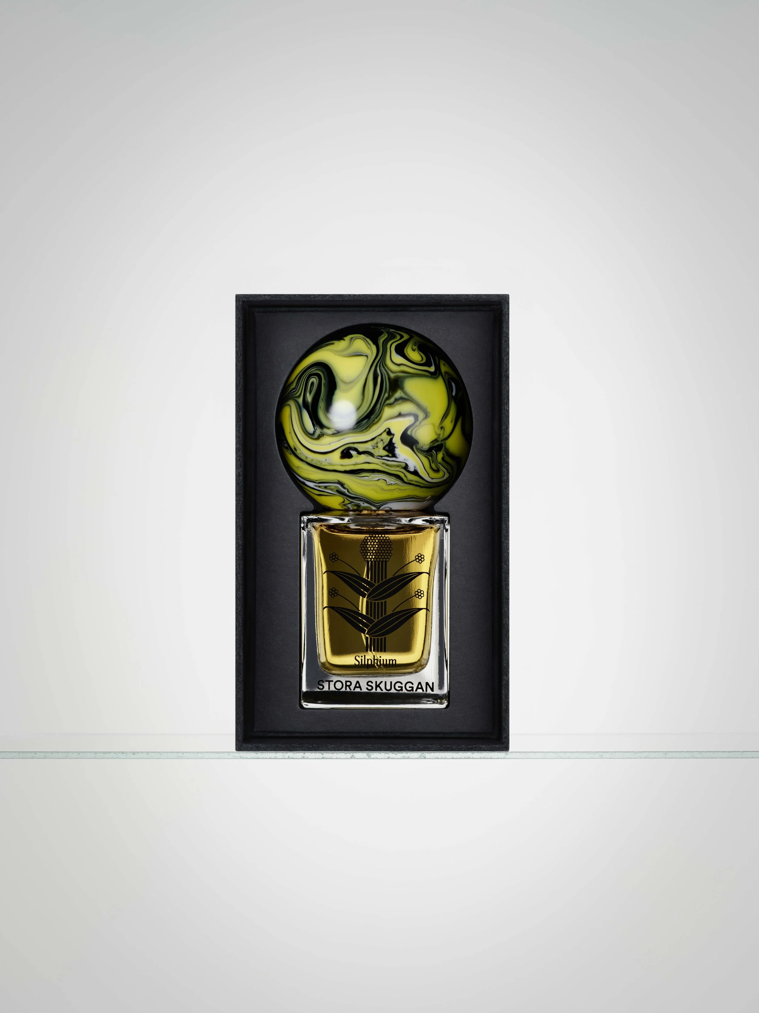 Stora Skuggan_Box_keyhole_no bottle-WITHBOTTLE_SILPHIUM_v2.jpg