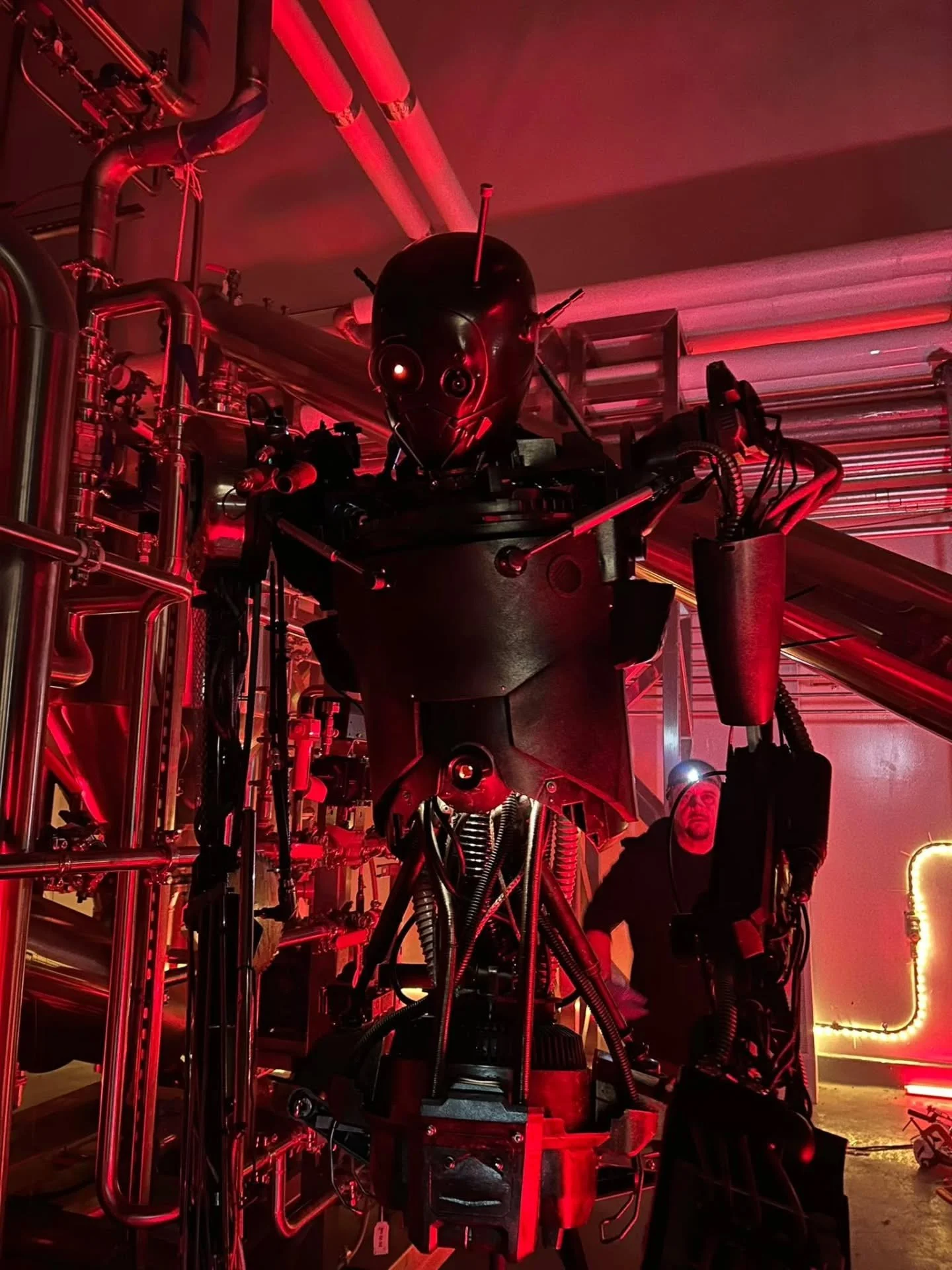 Check out our KILLER robot we built for @archspireofficial new music video The Vessel! We built an 8ft tall, head to toe puppeteerable robot. Check out the new music video - link in BIO! 
 
Lead designer - @erin.swan.peters