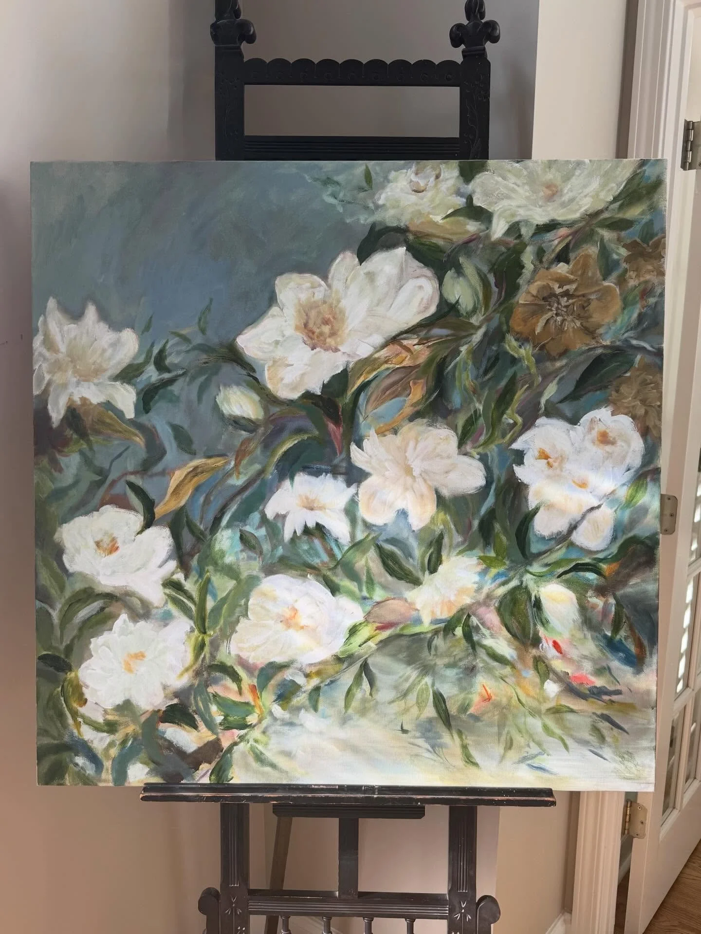 Just letting the blooms take the lead today. Love this piece on a vintage easel.  #floralart #sereneart #southernart #interiordesign #artoftheday #softpalette #artforyourhome #impressionisticart #georgiaartist