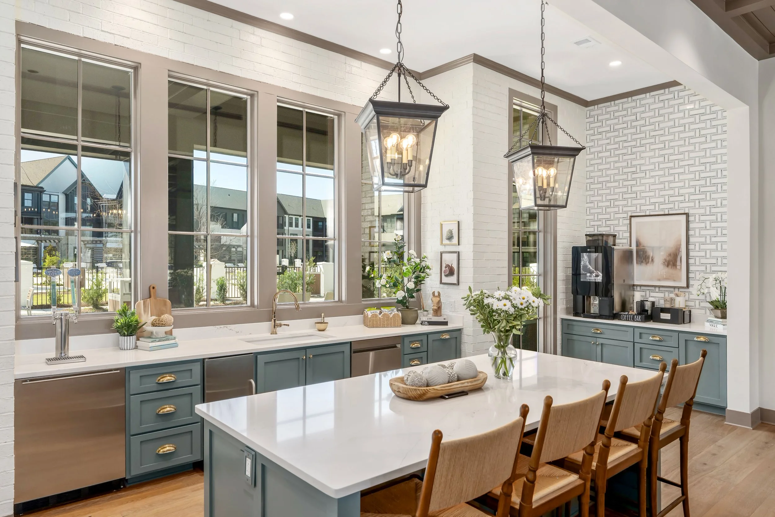 Portier Midtown_Interior Amenities_Clubhouse Kitchen 3_Jan2026_Web.jpg